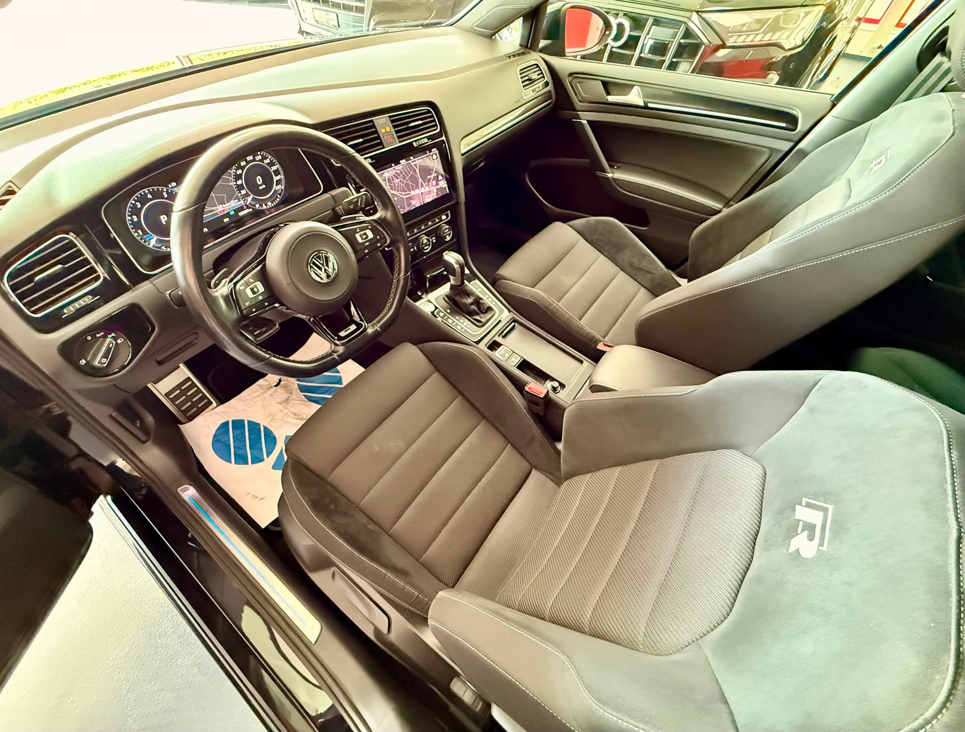 VW Golf 2.0 TSI R 4Motion DSG-image-19
