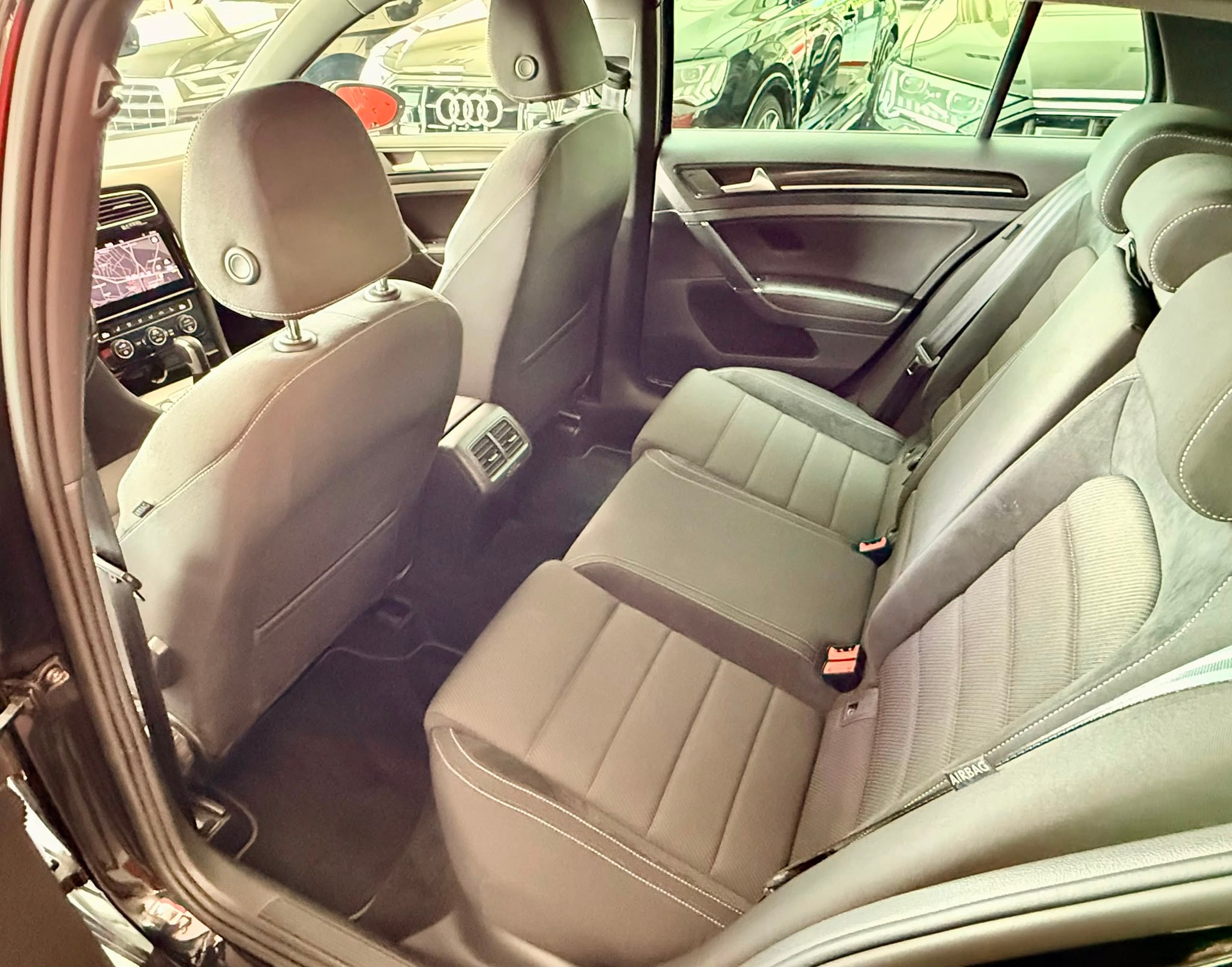 VW Golf 2.0 TSI R 4Motion DSG-image-26