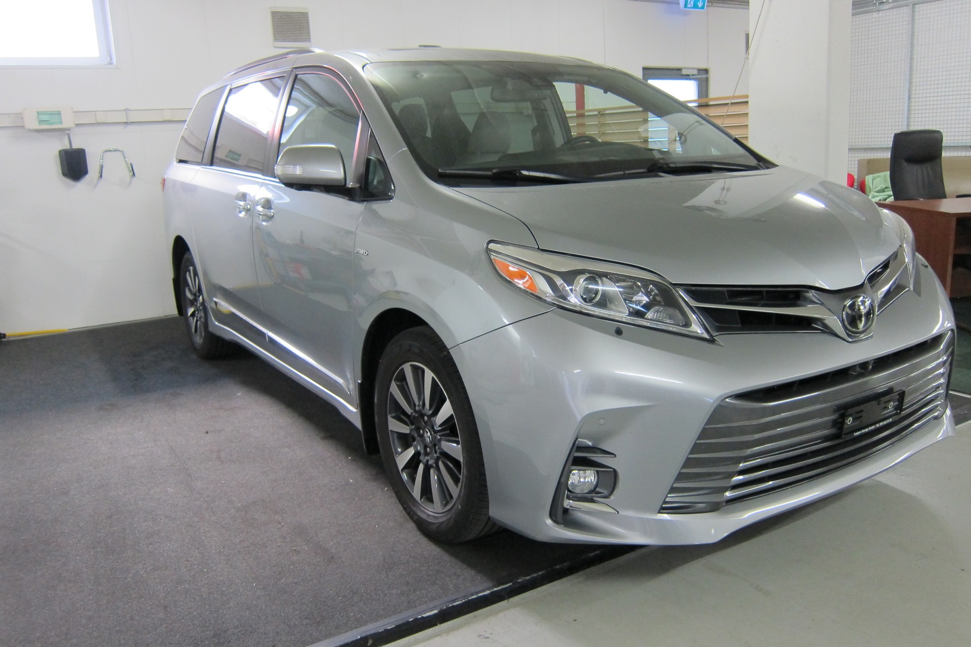TOYOTA SIENNA LIMITED PREMIUM AWD , 300PS, TOP GEPLEGTES FAHRZEUG, ADPITVER TEMPOMAT, 360 KAMERA,-image-1