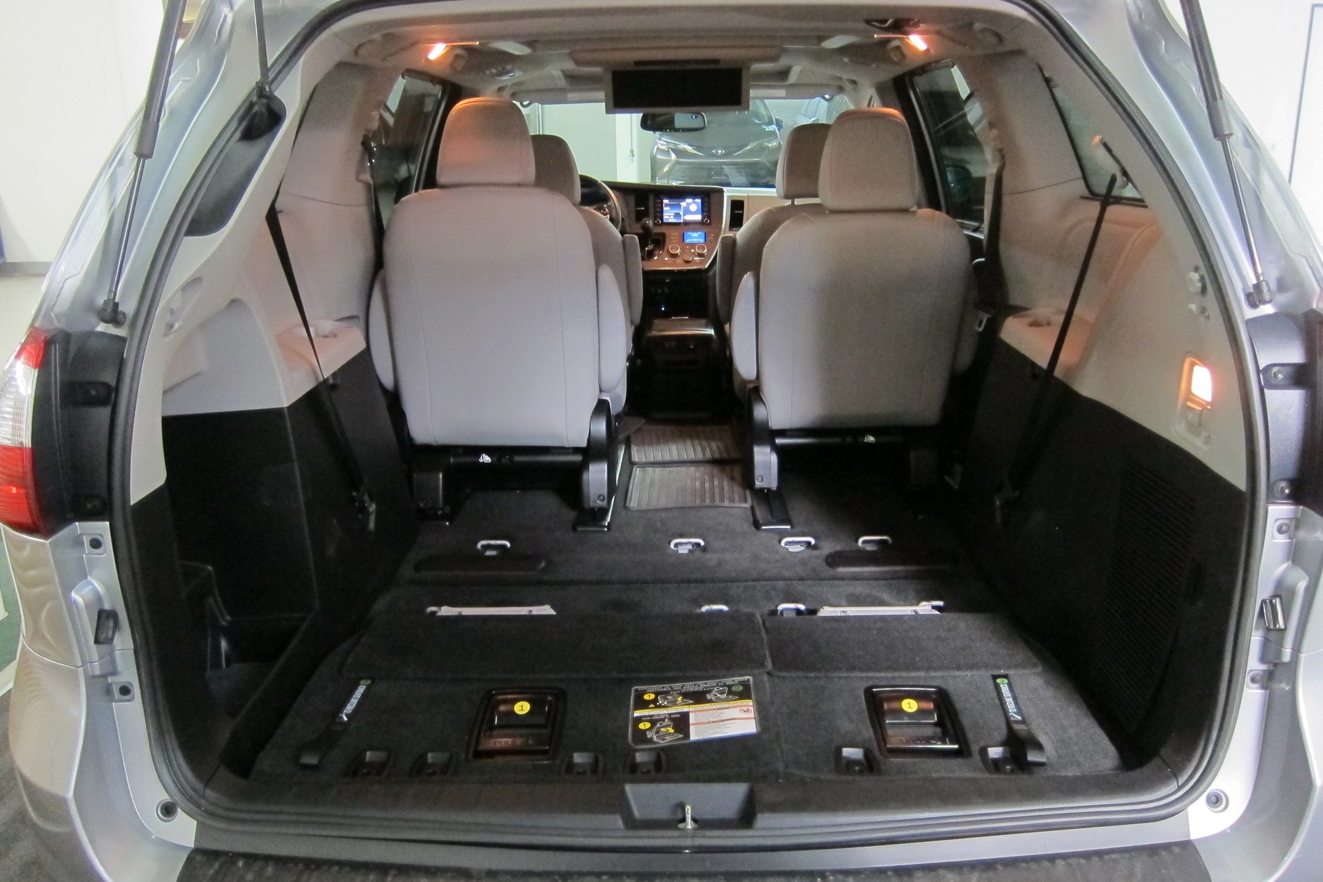 TOYOTA SIENNA LIMITED PREMIUM AWD , 300PS, TOP GEPLEGTES FAHRZEUG, ADPITVER TEMPOMAT, 360 KAMERA,-image-8