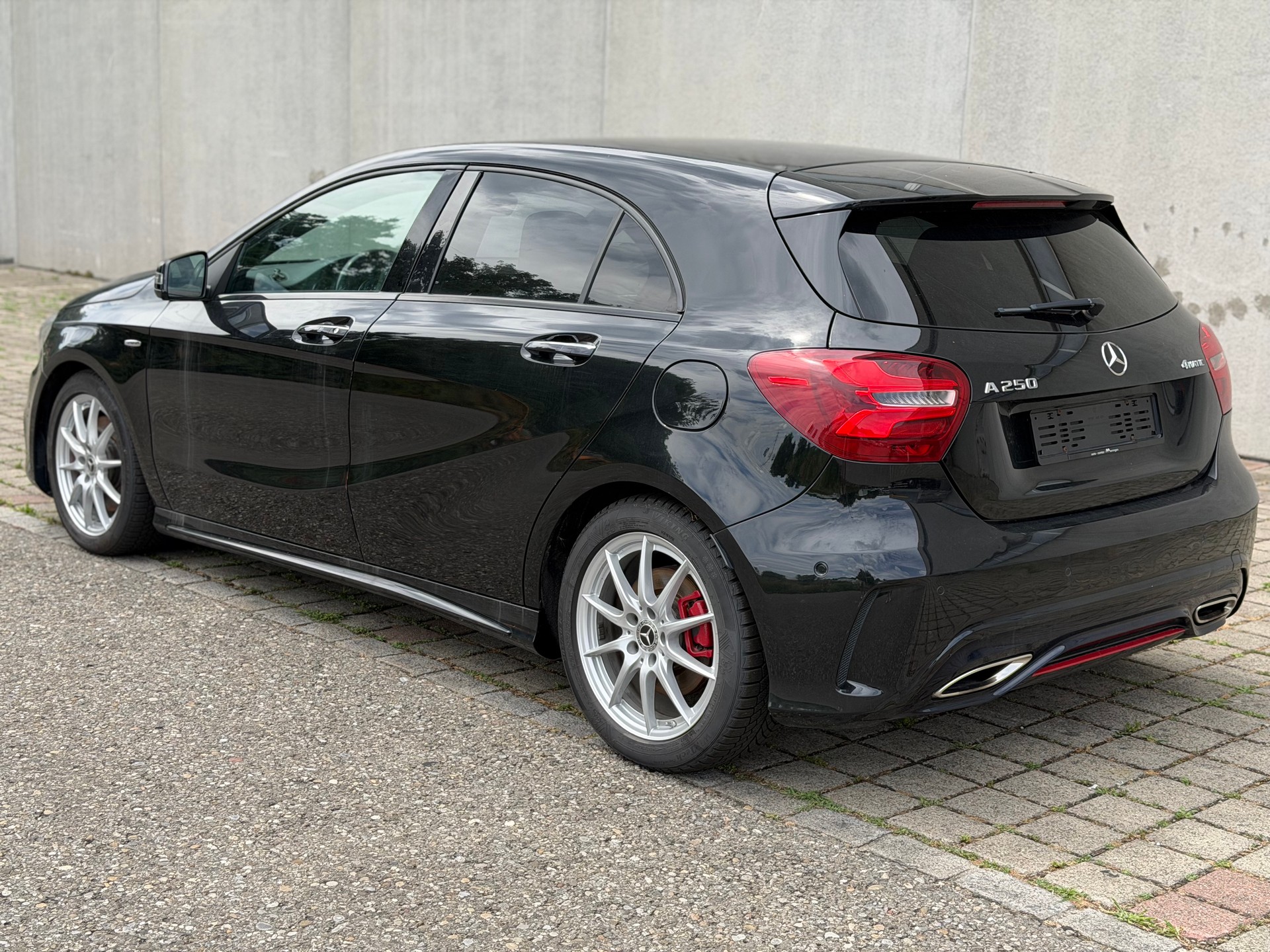 MERCEDES-BENZ A 250 Sport 4Matic 7G-DCT-image-2