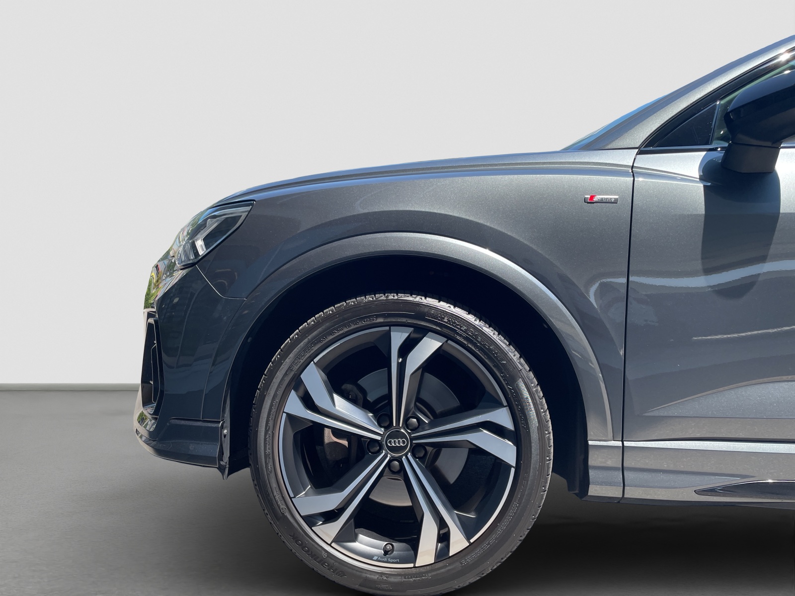 AUDI Q3 Sportback 45 TFSI S line quattro S-tronic-image-4