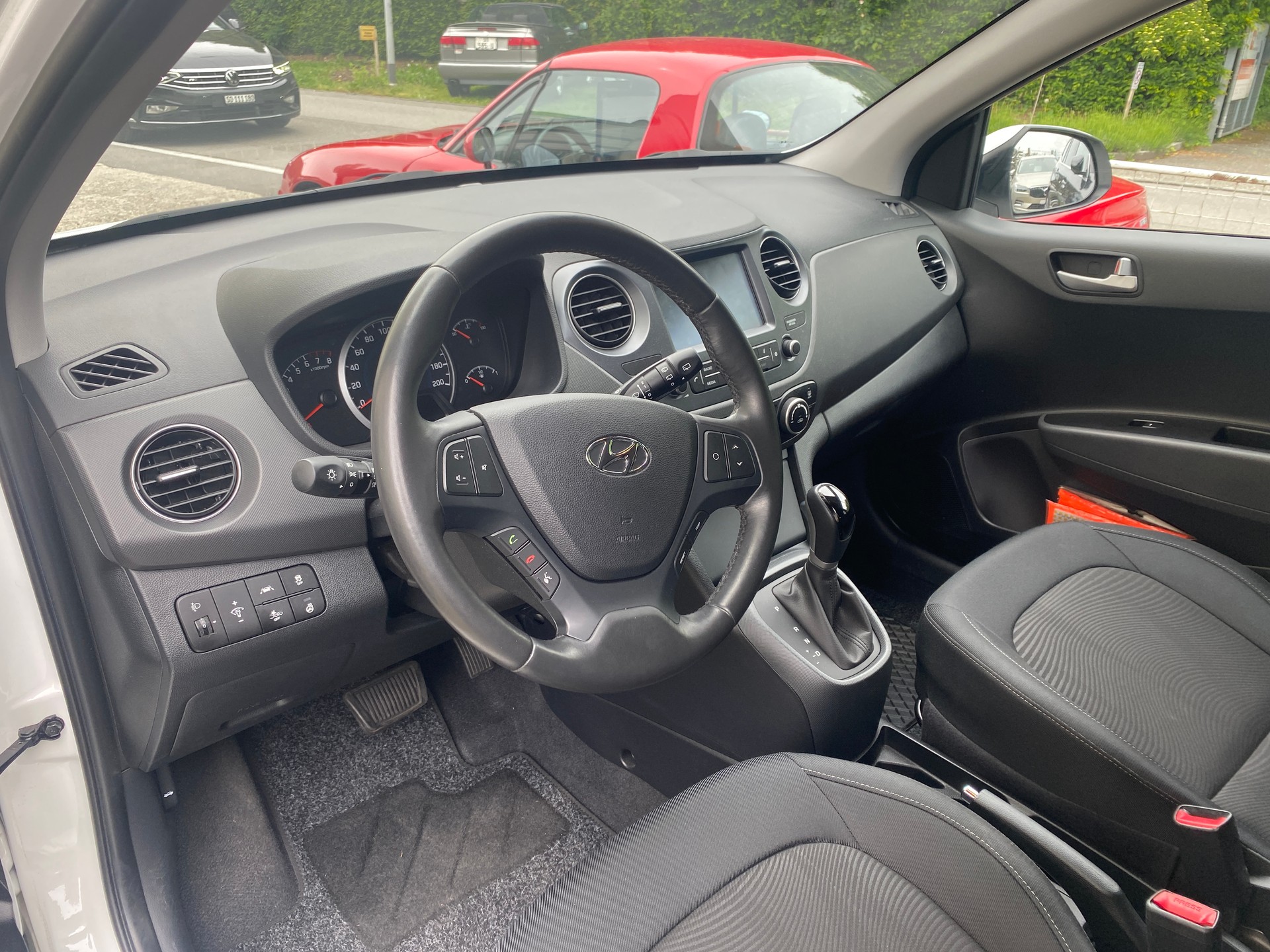 HYUNDAI i10 1.2 Vertex Automatic-image-2