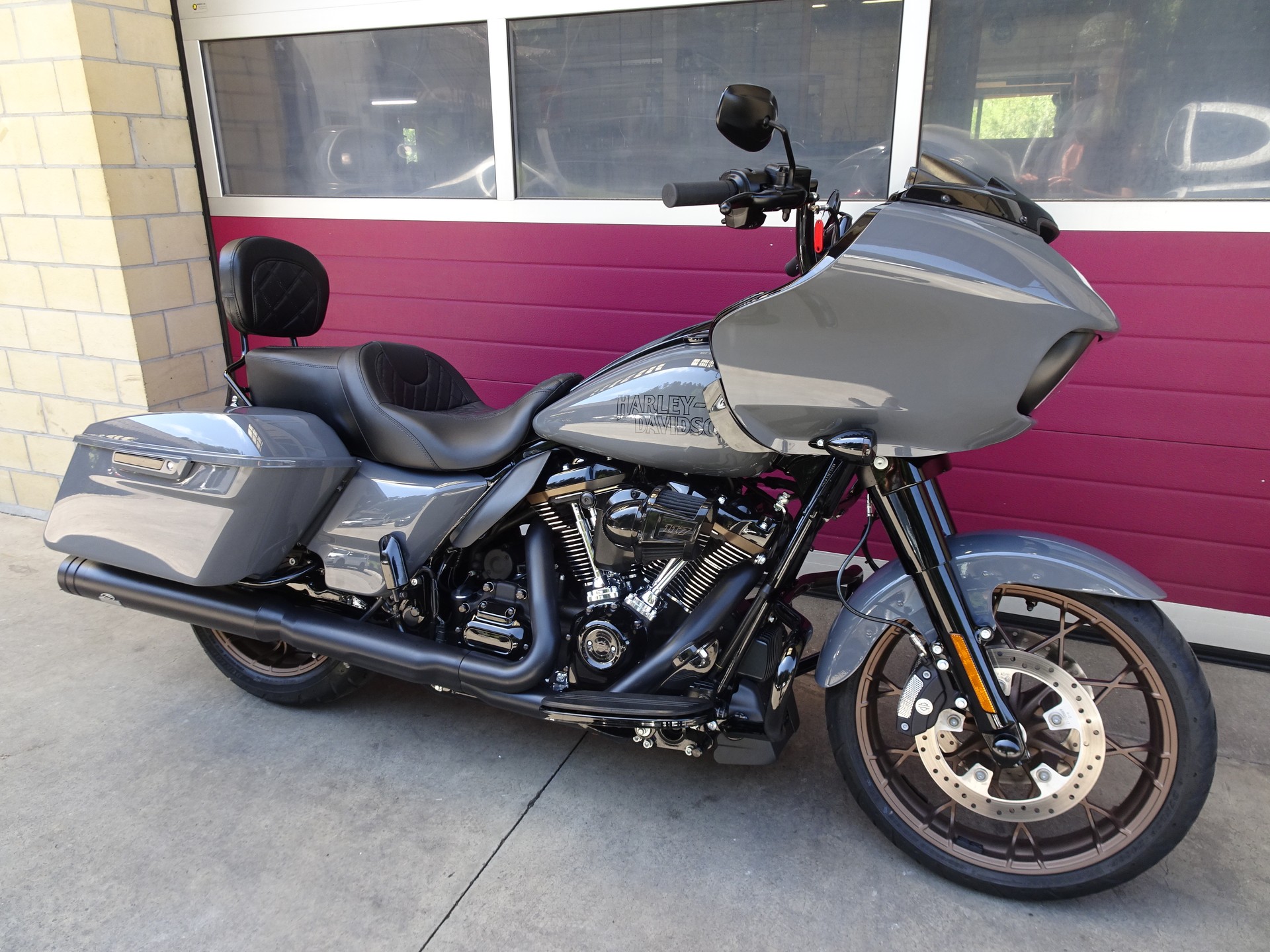 HARLEY-DAVIDSON FLTRXST Road Glide ST 117-showroom-element-2