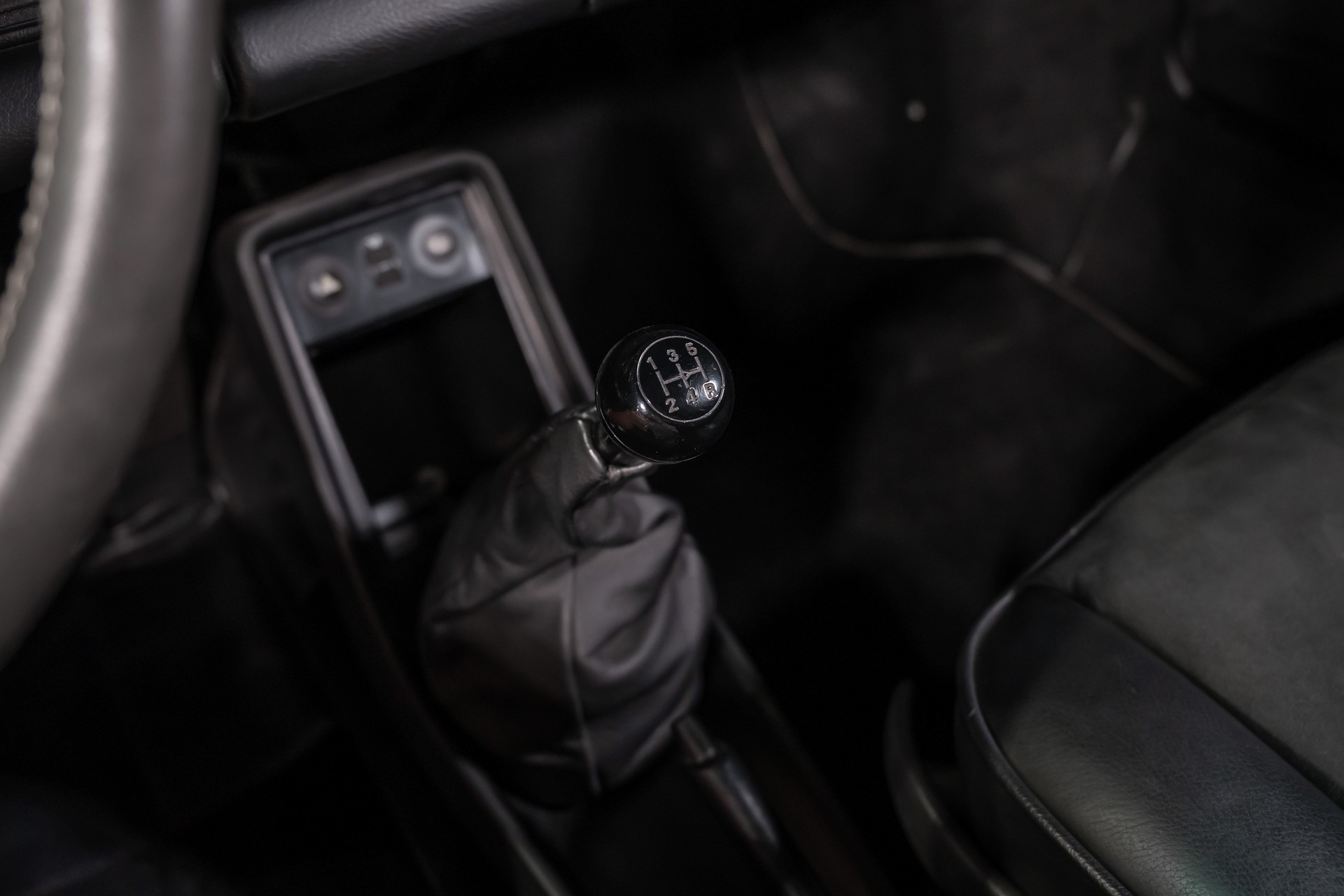 PORSCHE 911 Carrera Targa-image-24
