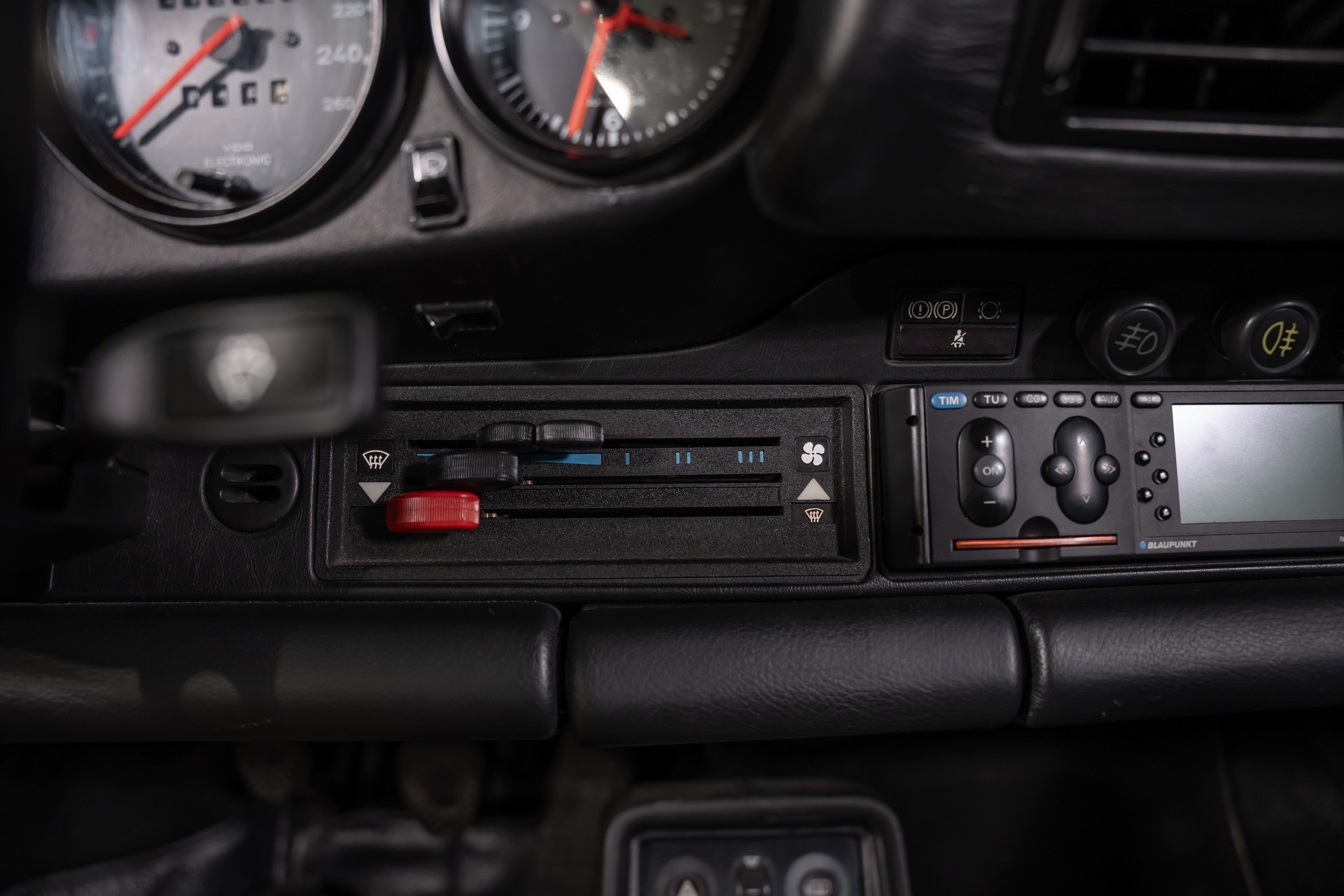 PORSCHE 911 Carrera Targa-image-23