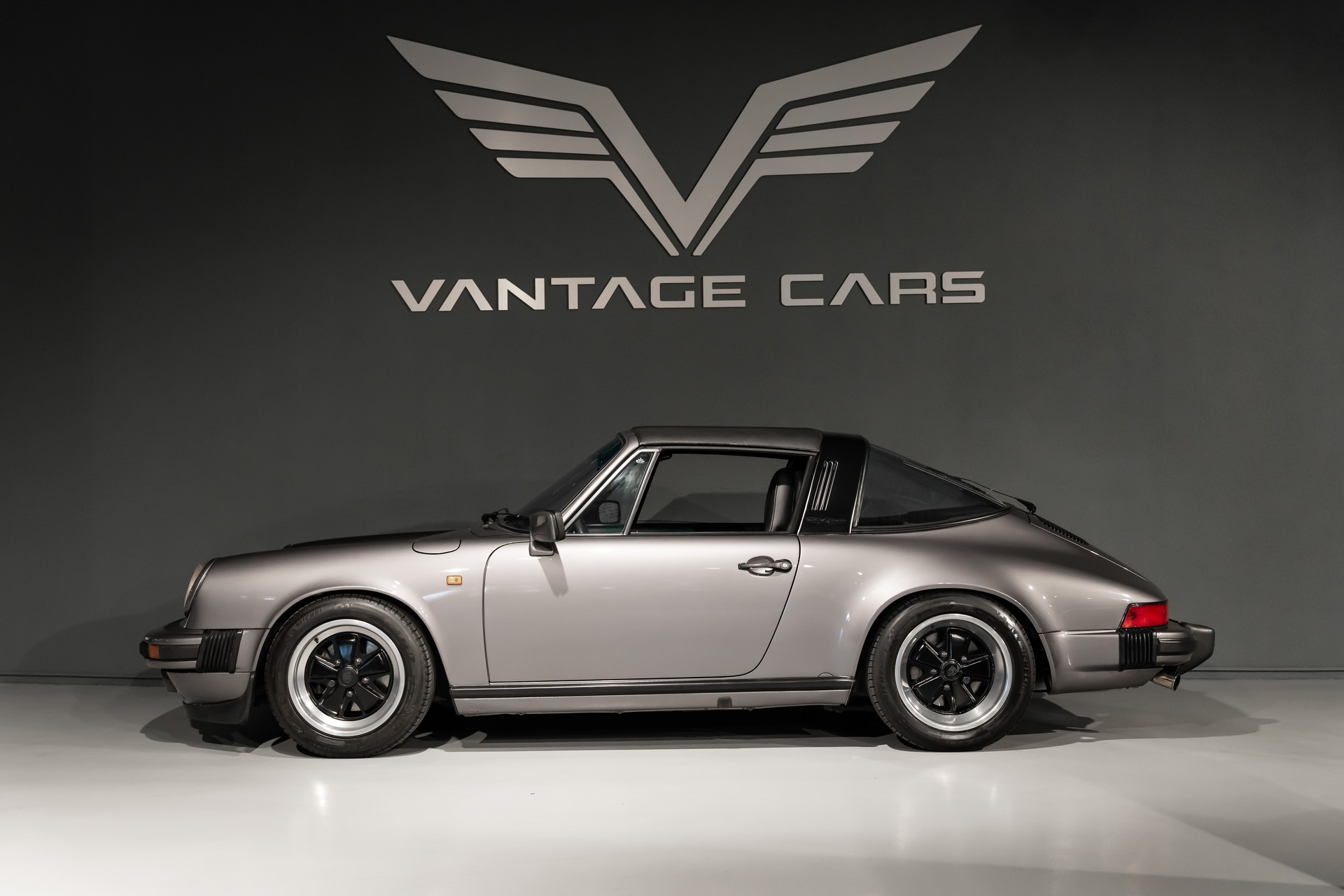 PORSCHE 911 Carrera Targa-image-1
