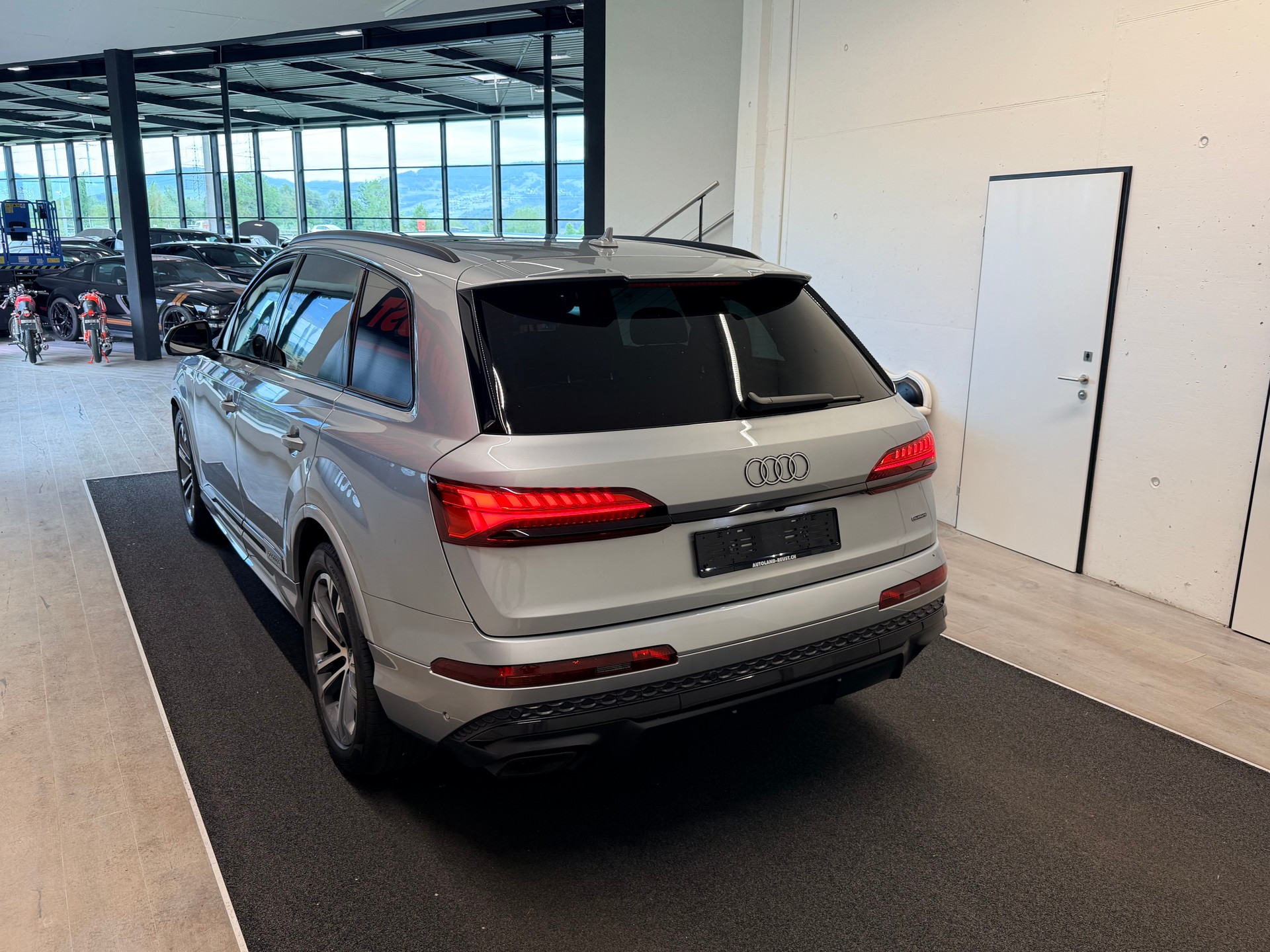 AUDI Q7 55 TFSI S line quattro tiptronic-image-8