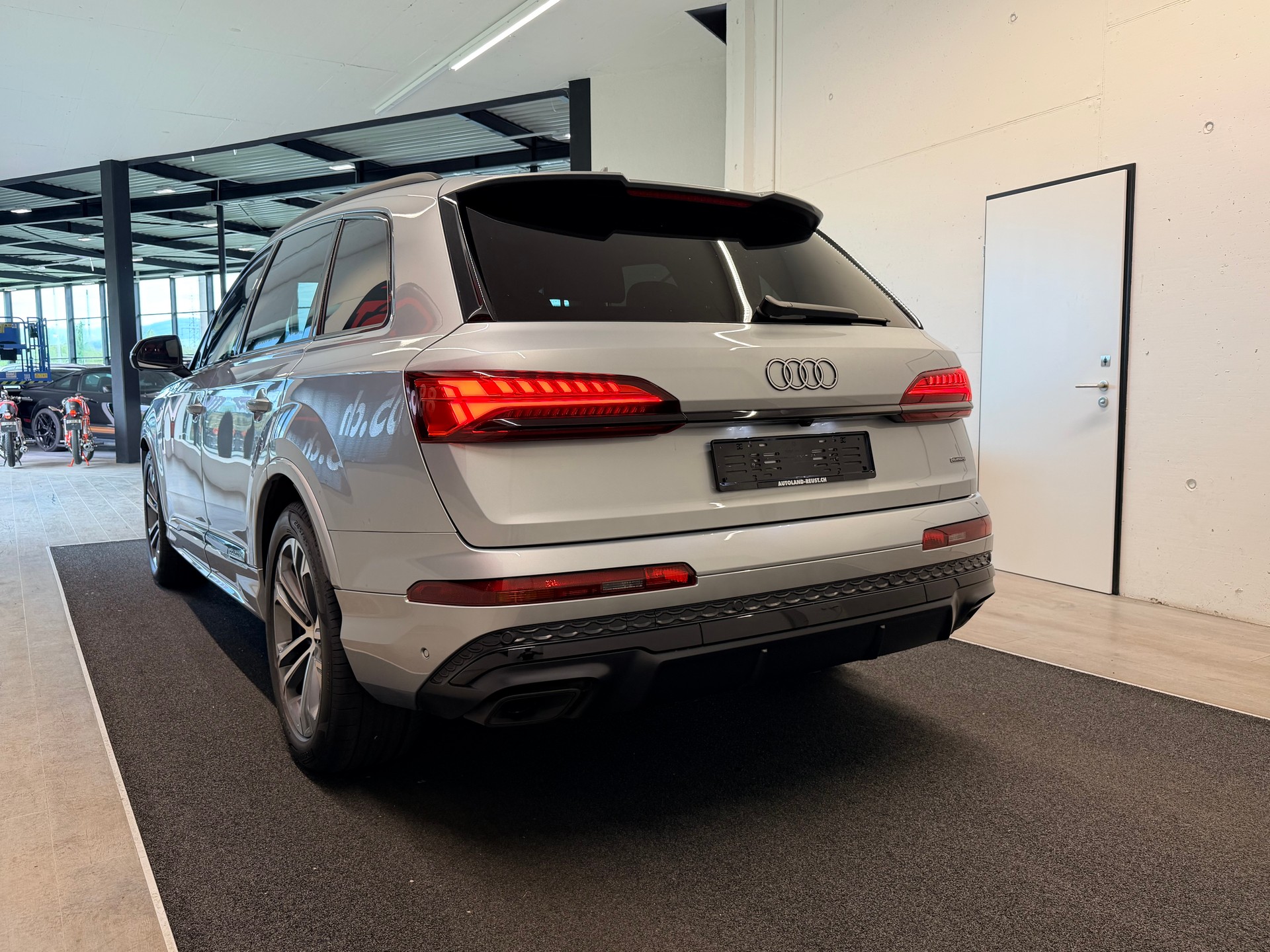 AUDI Q7 55 TFSI S line quattro tiptronic-image-7