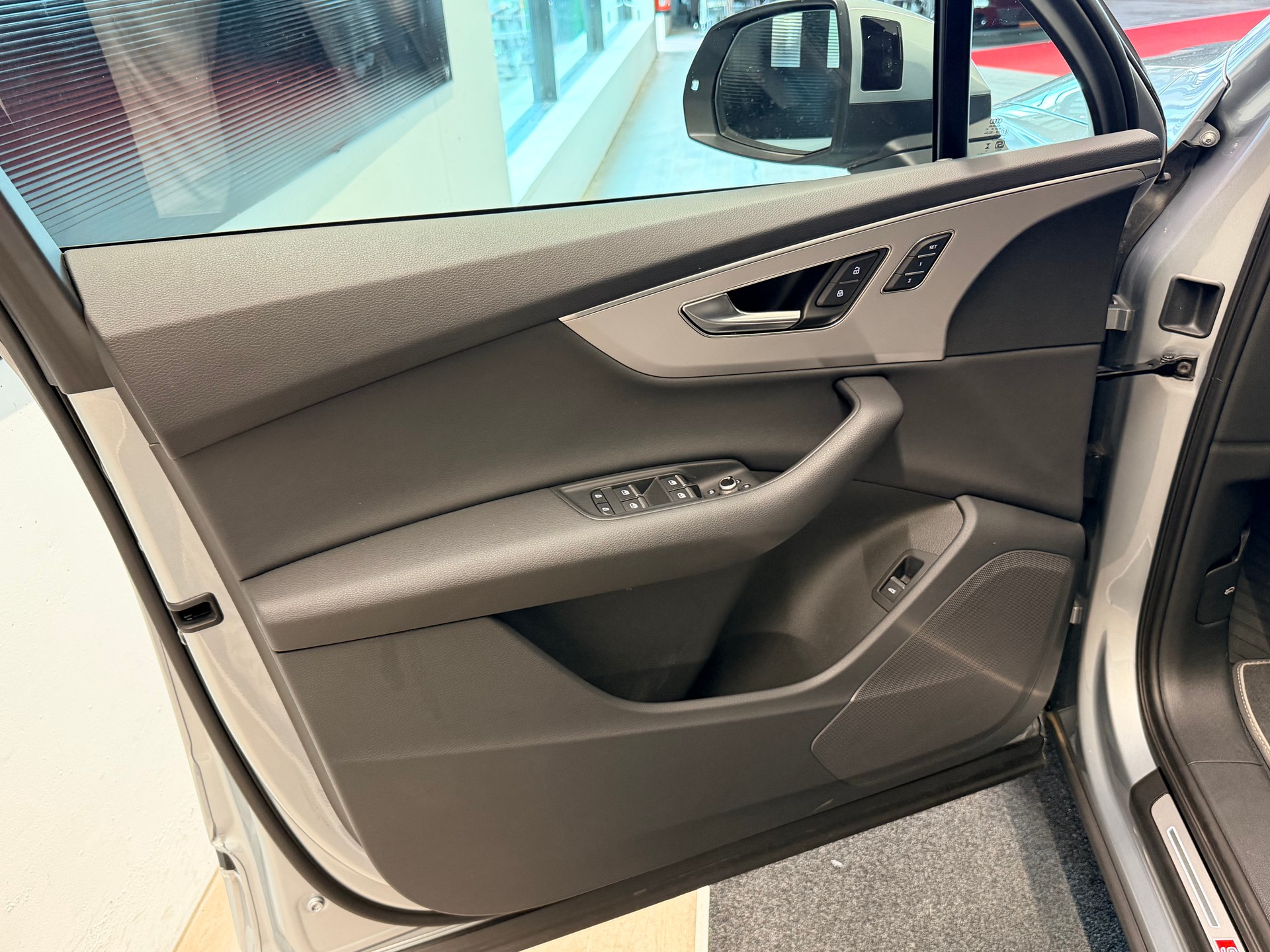 AUDI Q7 55 TFSI S line quattro tiptronic-image-12