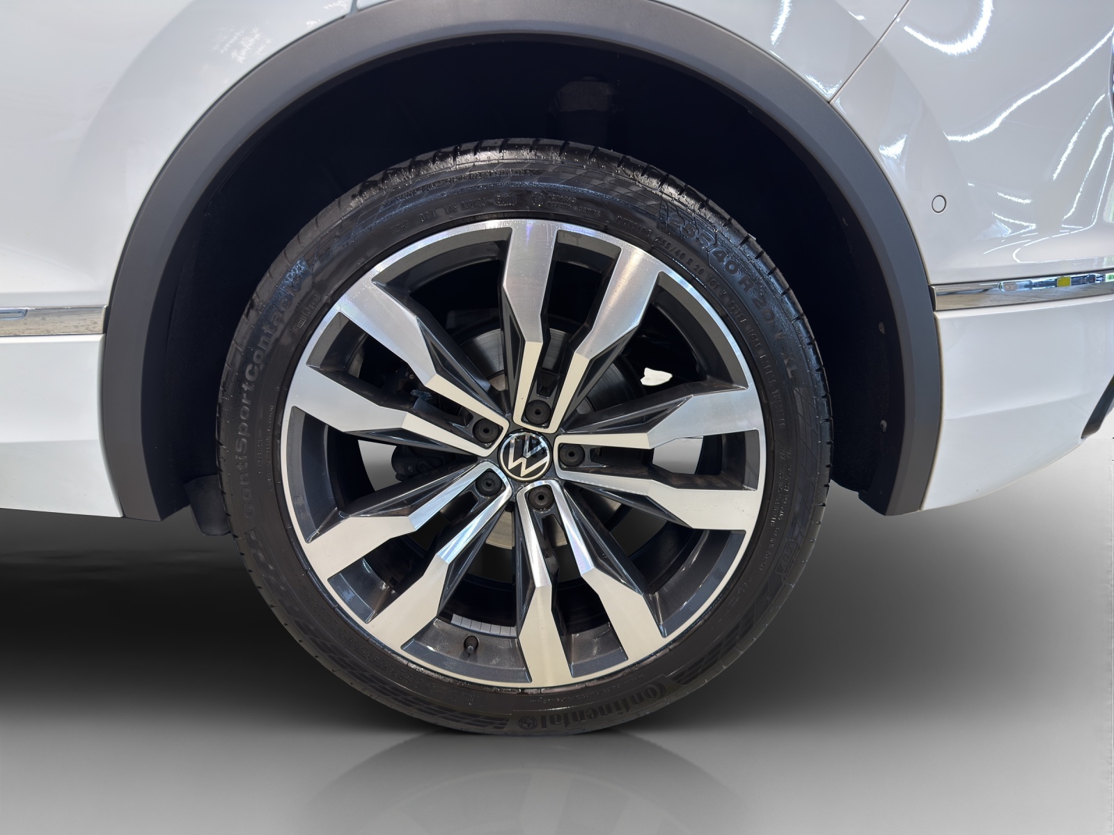 VW Tiguan 2.0 TDI SCR R-Line 4Motion DSG-image-13