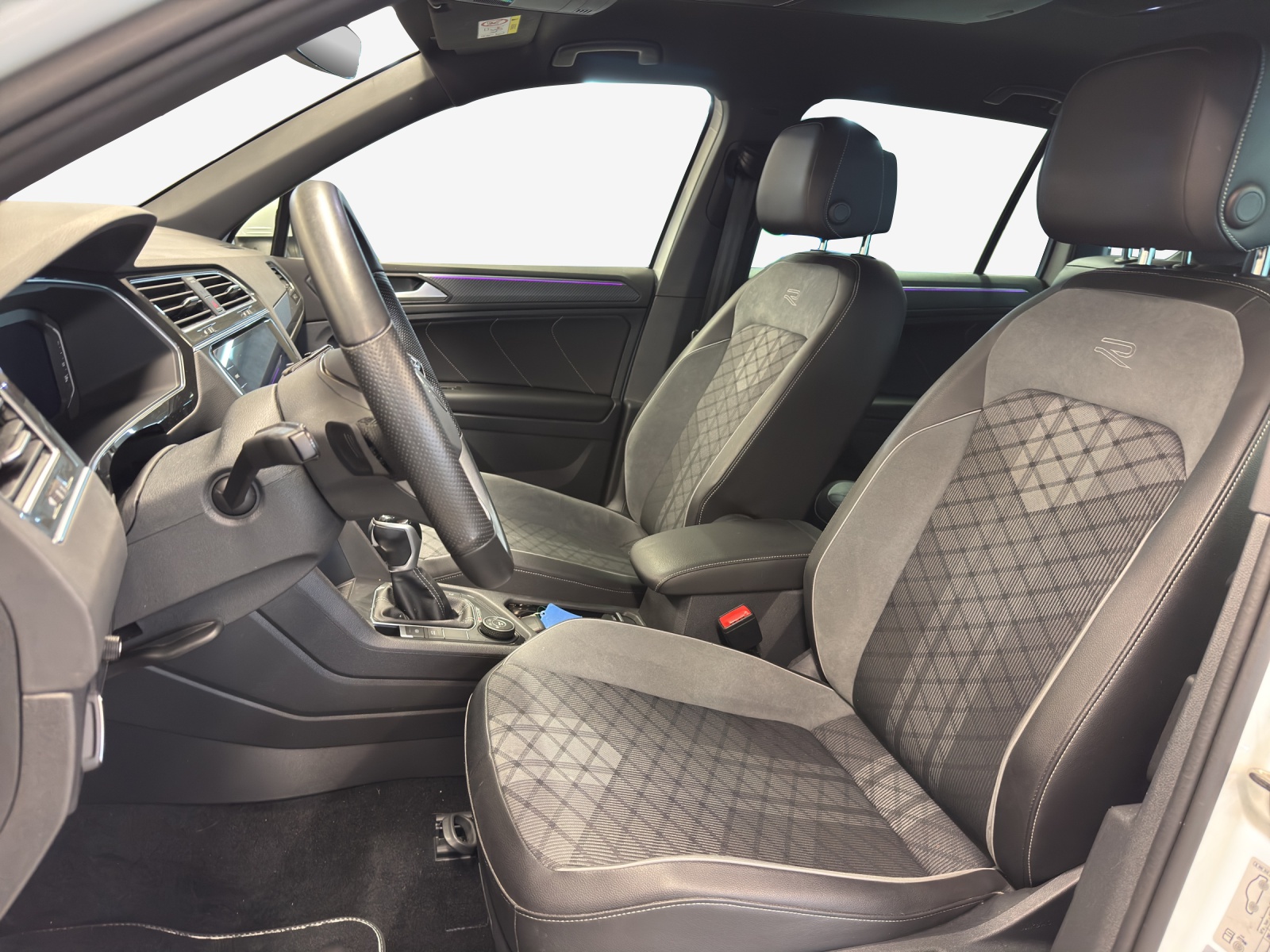 VW Tiguan 2.0 TDI SCR R-Line 4Motion DSG-image-7
