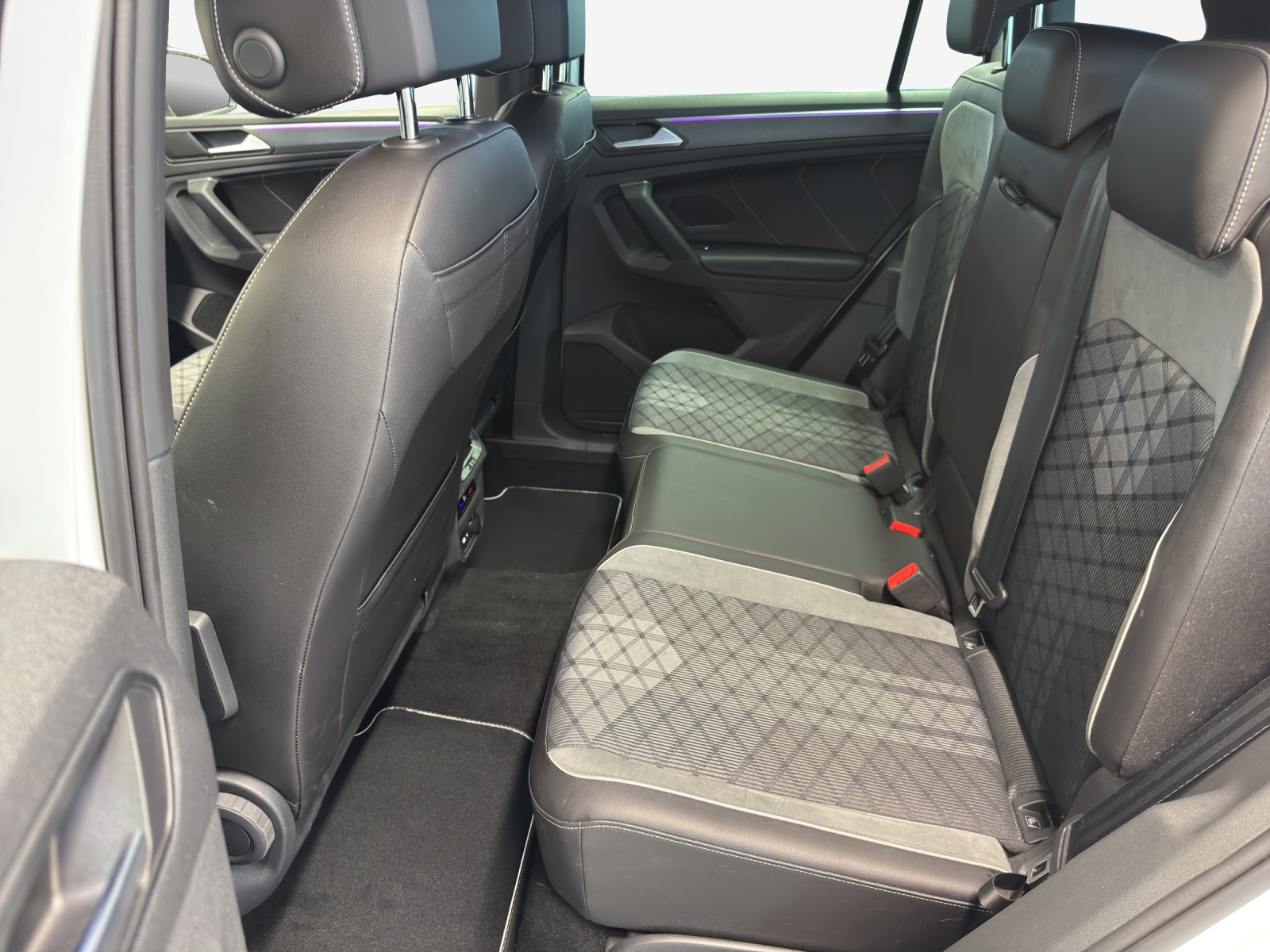 VW Tiguan 2.0 TDI SCR R-Line 4Motion DSG-image-11