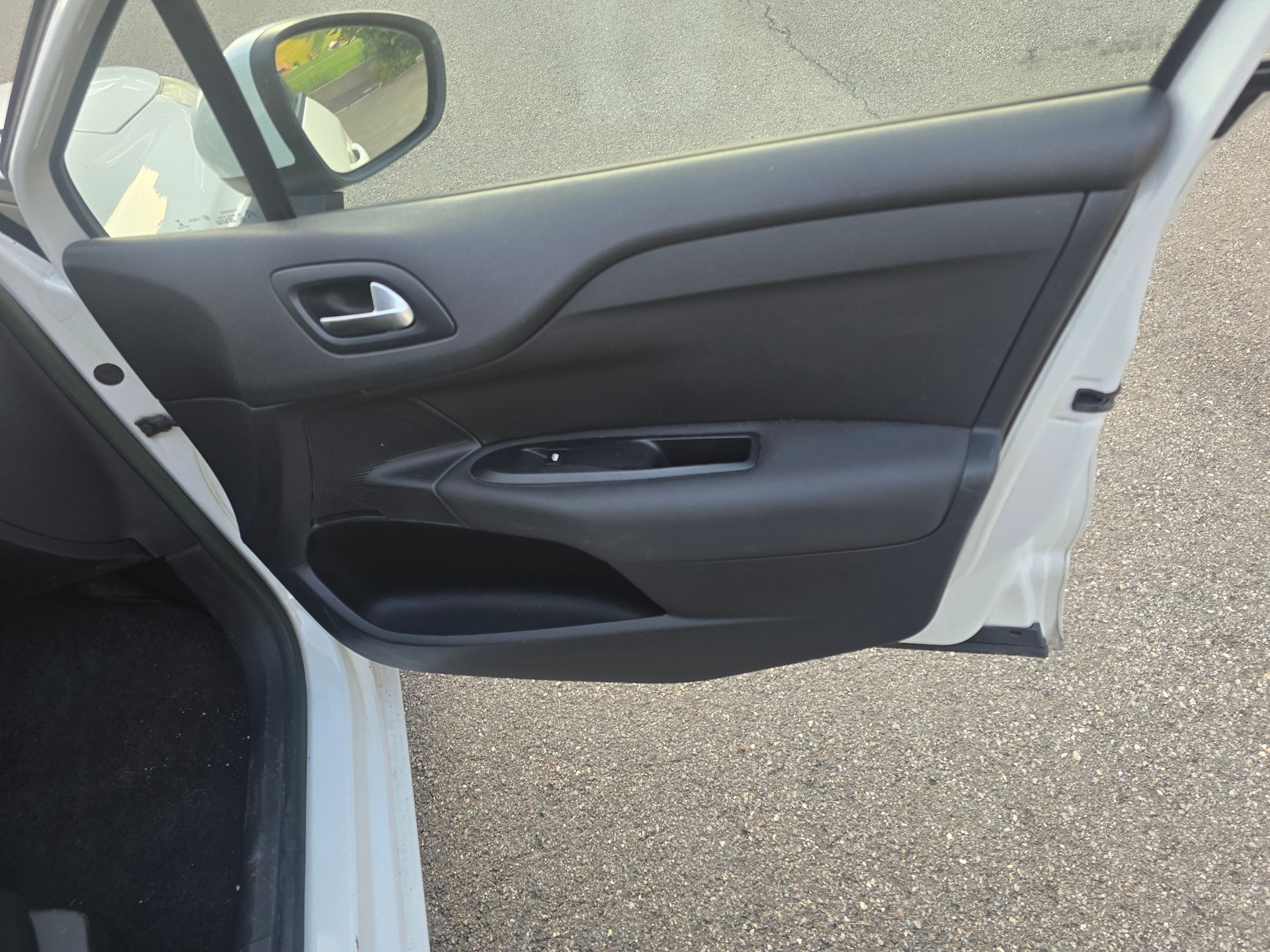 CITROEN C4 Berline 1.4 VTi Attraction-image-11
