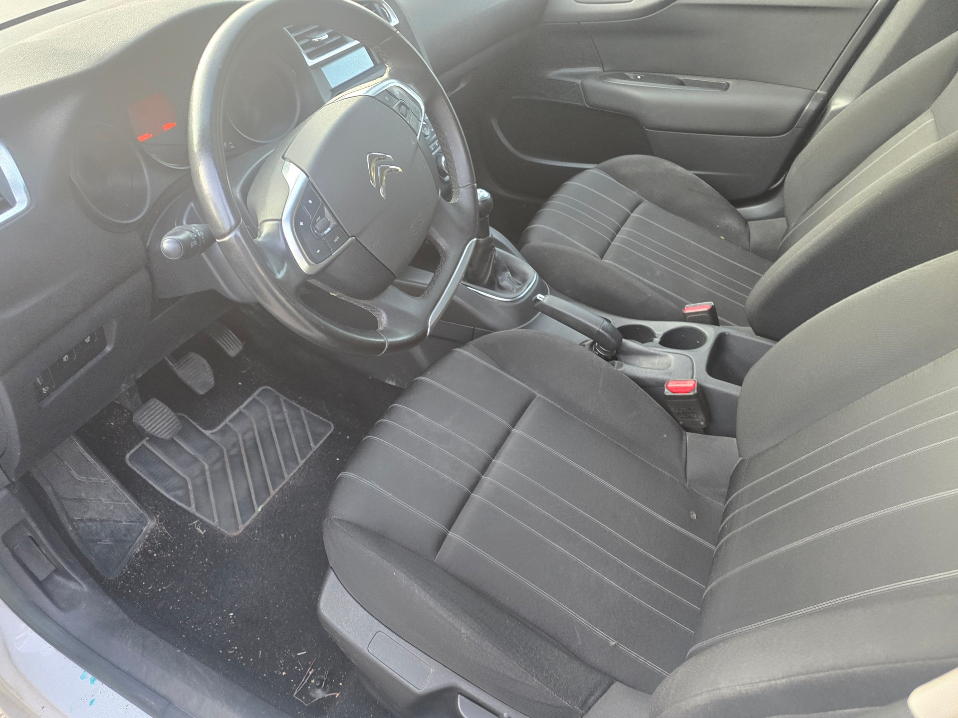 CITROEN C4 Berline 1.4 VTi Attraction-image-8