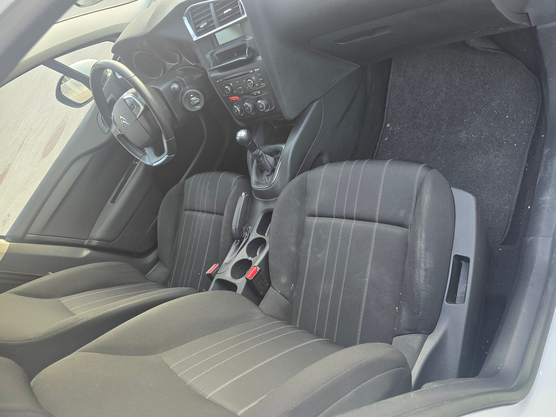 CITROEN C4 Berline 1.4 VTi Attraction-image-10