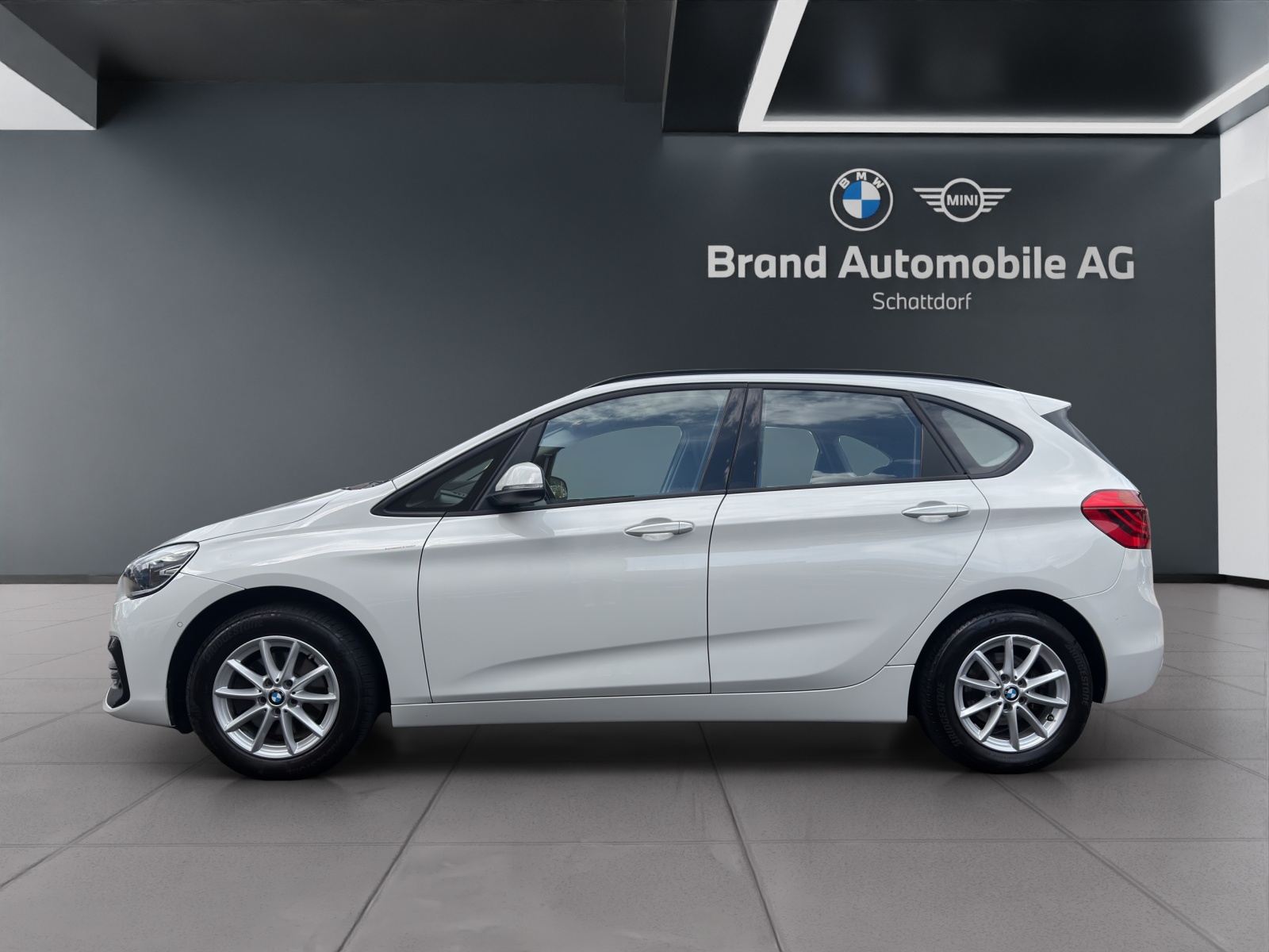 BMW 218d xDrive Active Tourer-image-1