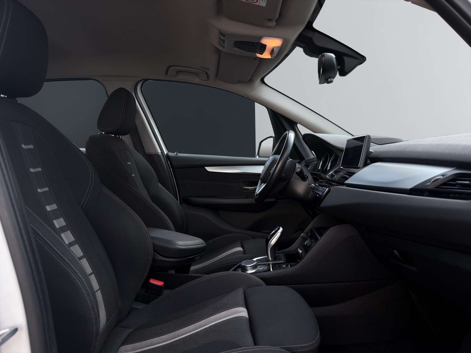 BMW 218d xDrive Active Tourer-image-13