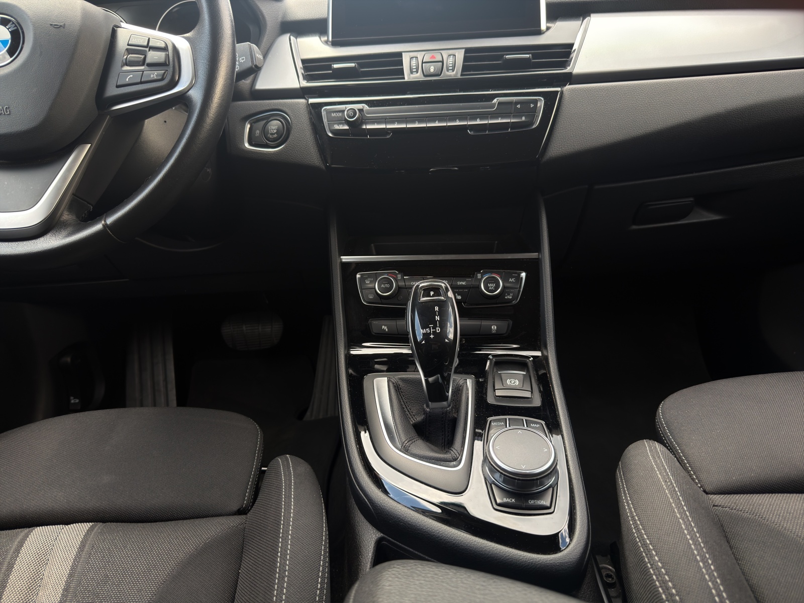 BMW 218d xDrive Active Tourer-image-17