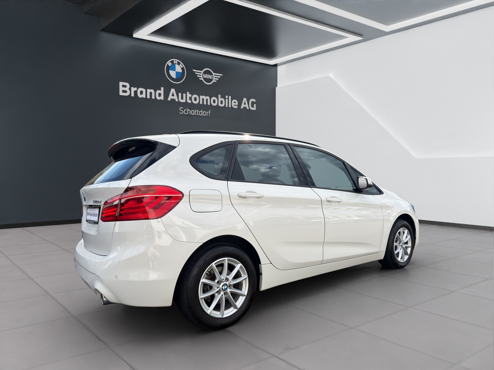 BMW 218d xDrive Active Tourer-image-4