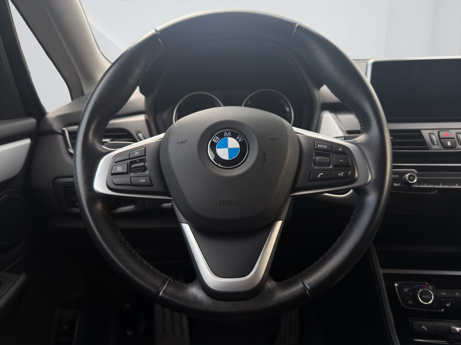 BMW 218d xDrive Active Tourer-image-16