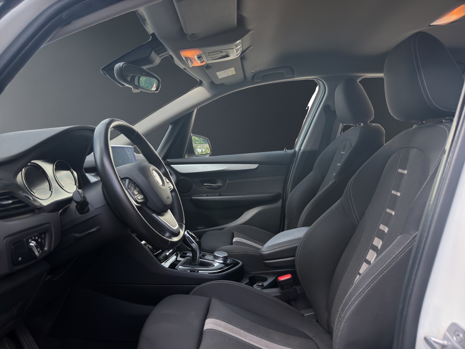 BMW 218d xDrive Active Tourer-image-10