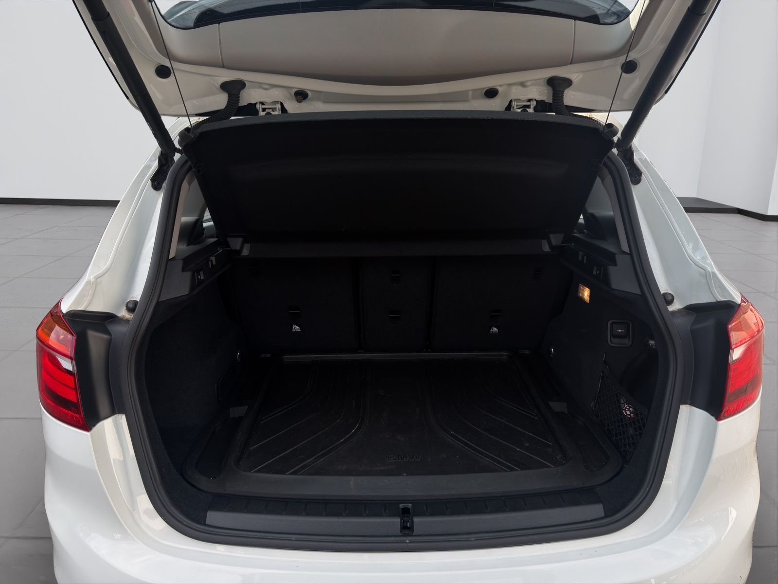 BMW 218d xDrive Active Tourer-image-12