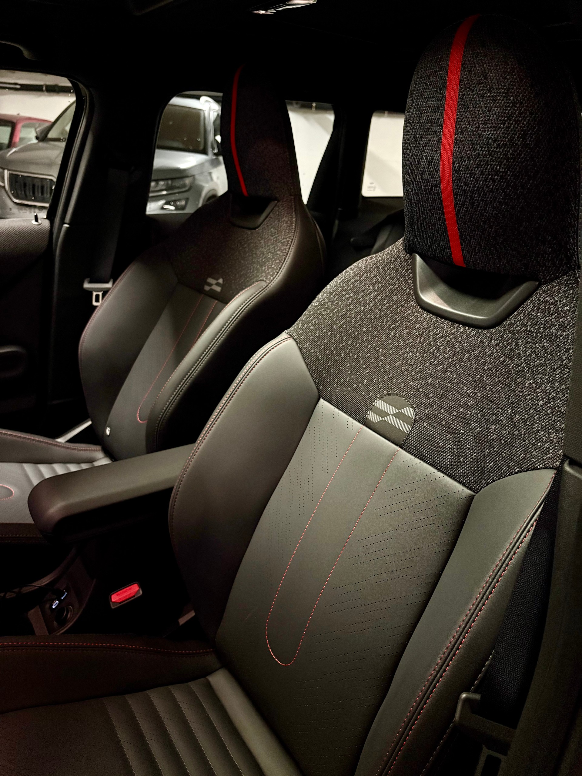MINI COOPER S JCW Trim 5-Doors-image-7