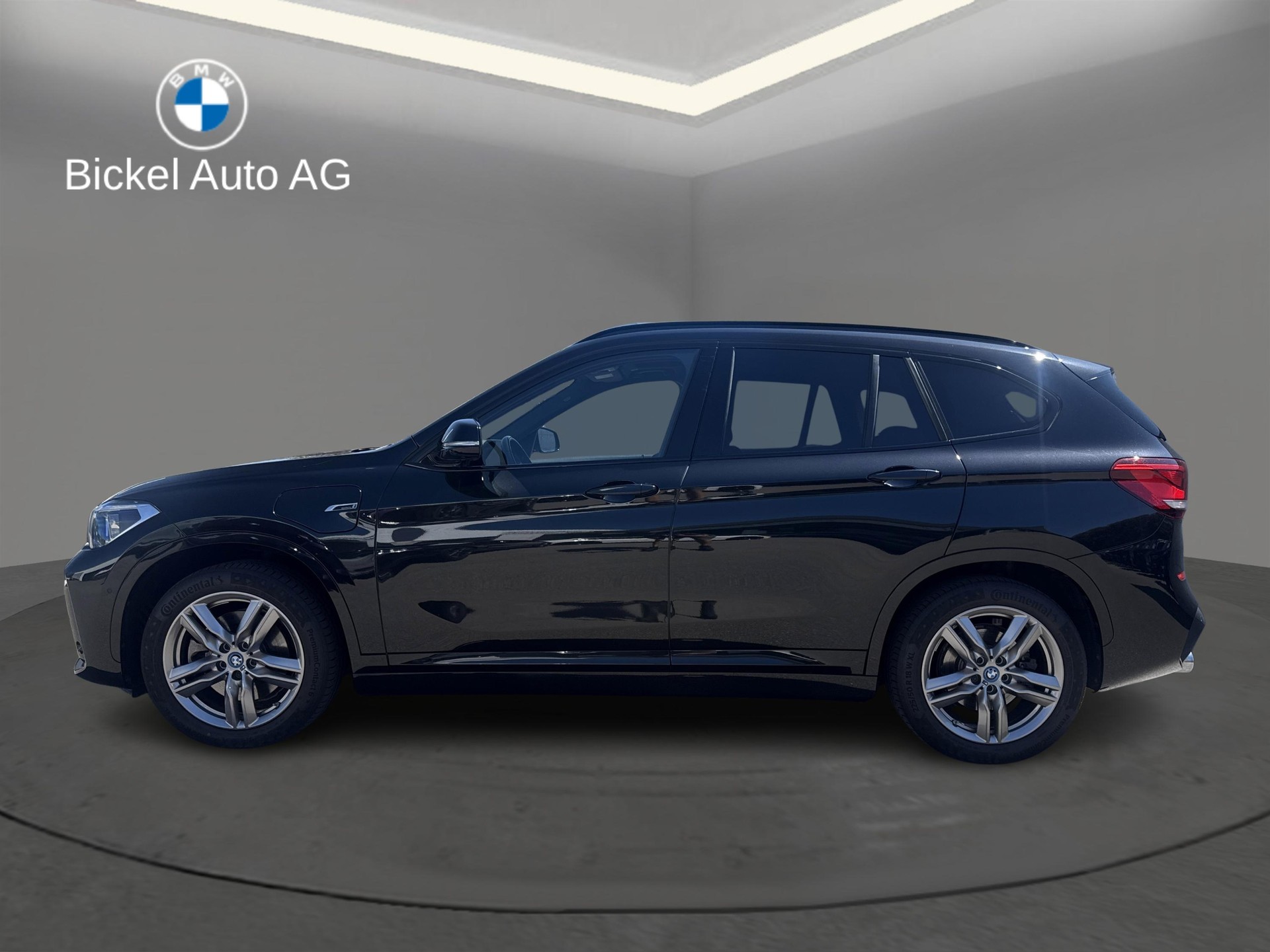 BMW X1 xDrive 25e M Sport-showroom-element-3