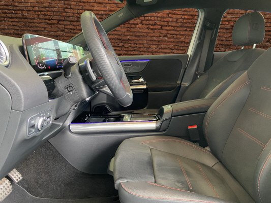 MERCEDES-BENZ GLA 200 7G-DCT-image-9