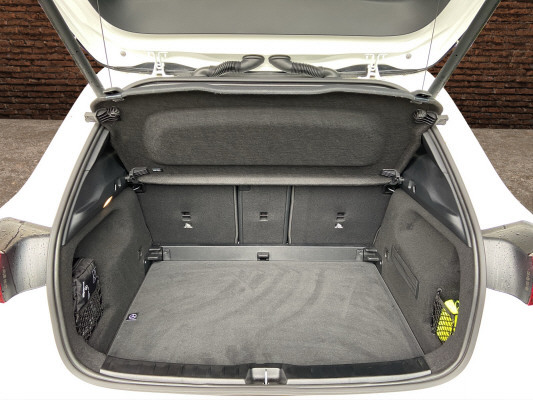 MERCEDES-BENZ GLA 200 7G-DCT-image-6