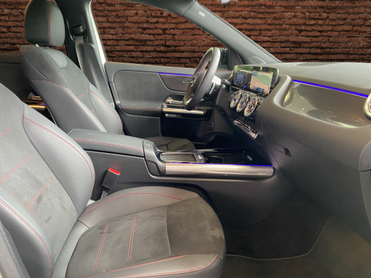 MERCEDES-BENZ GLA 200 7G-DCT-image-10