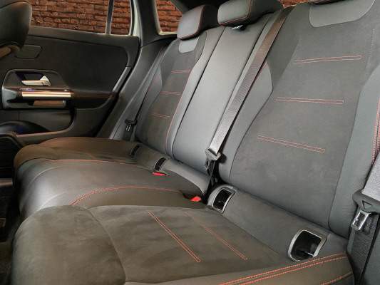 MERCEDES-BENZ GLA 200 7G-DCT-image-12