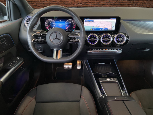 MERCEDES-BENZ GLA 200 7G-DCT-image-8