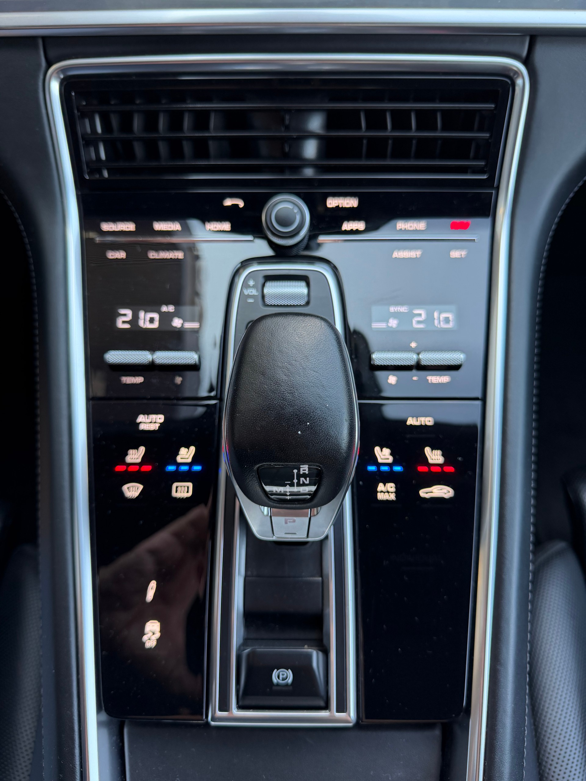 PORSCHE Panamera 4.0 V8 Turbo-image-18