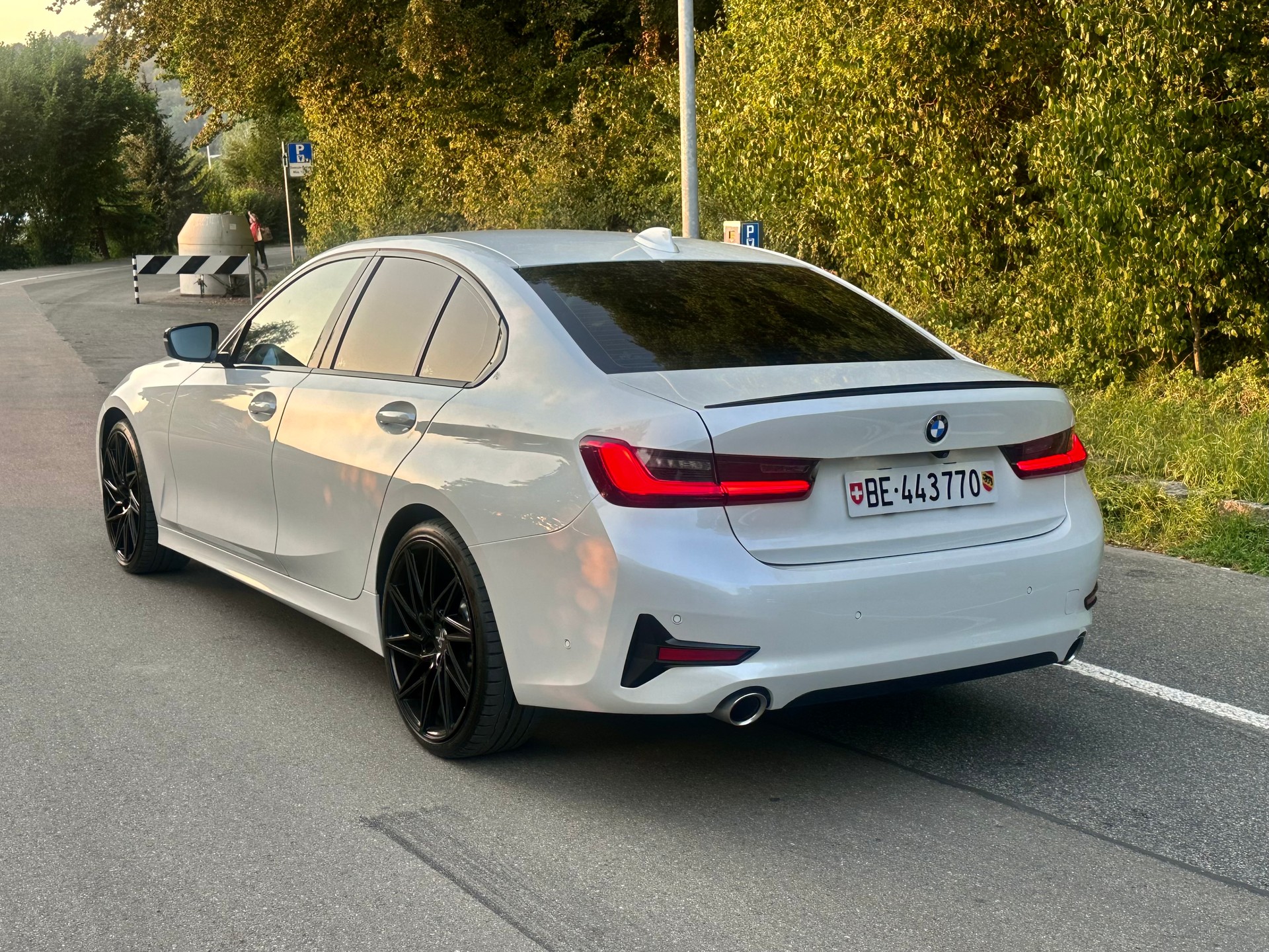 BMW 330-image-1