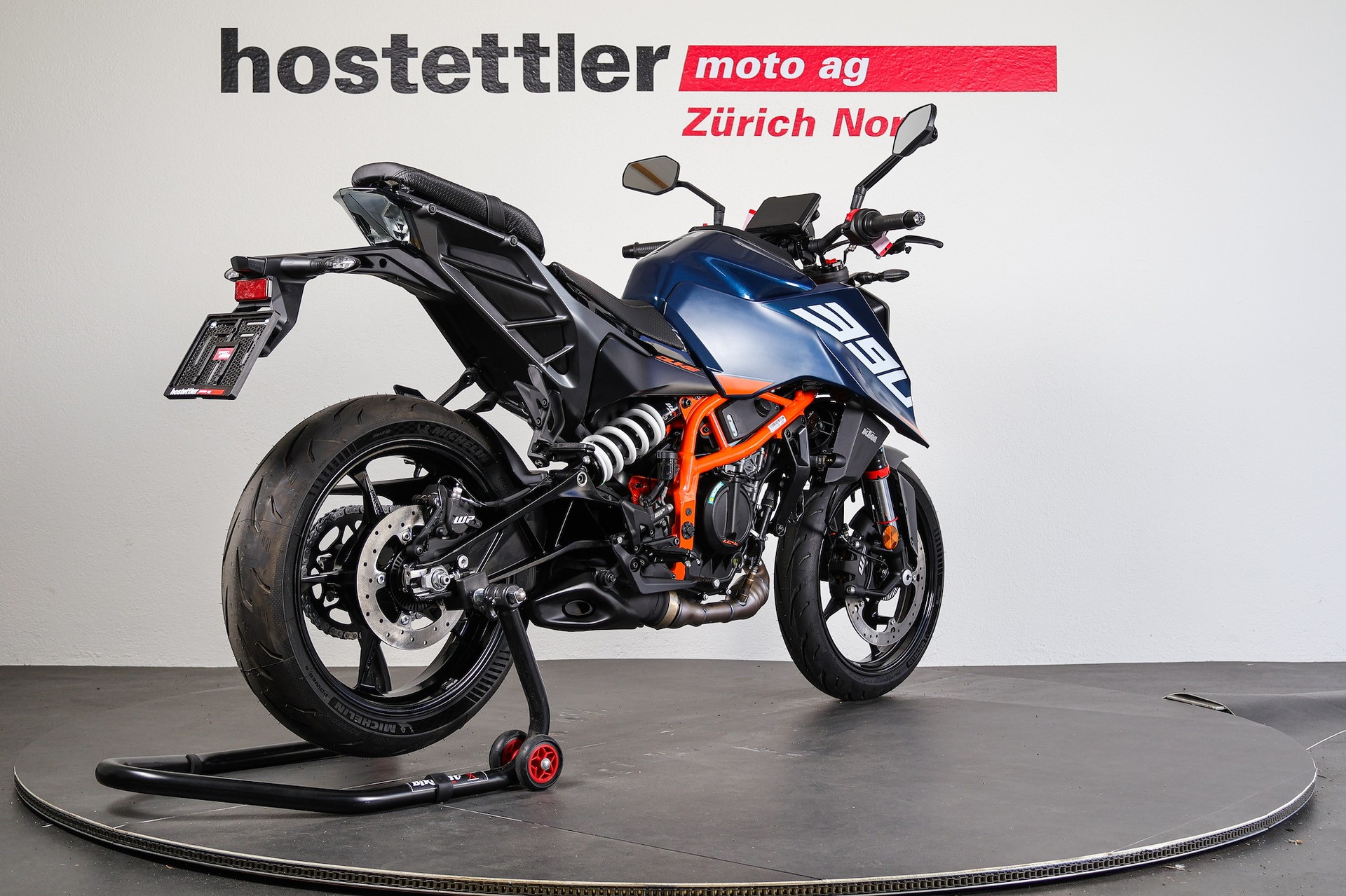 KTM 390 Duke-showroom-element-2