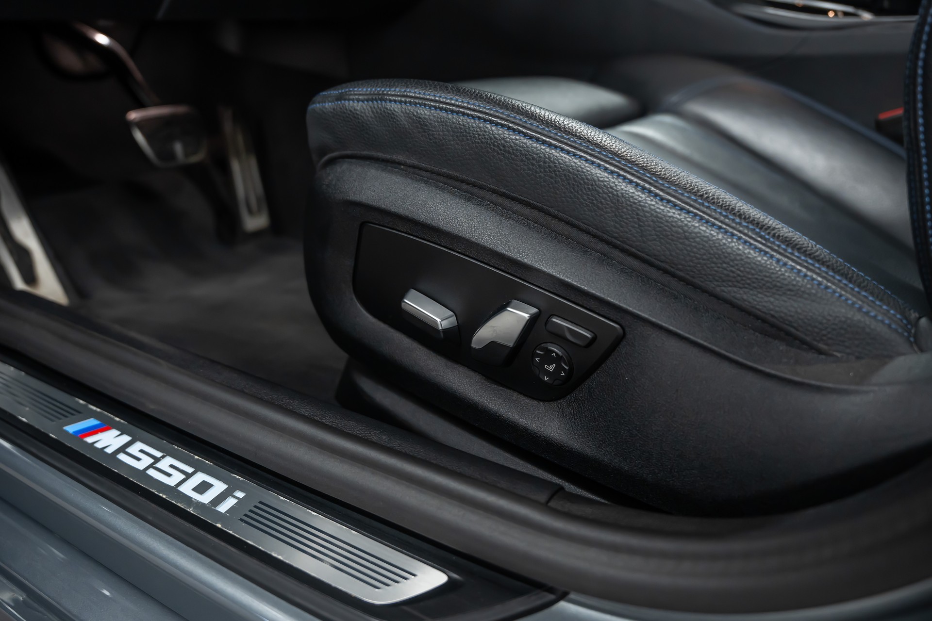 BMW M550i xDrive M Sport Pro Steptronic *M-Performance*Facelift*Laser*Head-Up*Panorama*-image-19