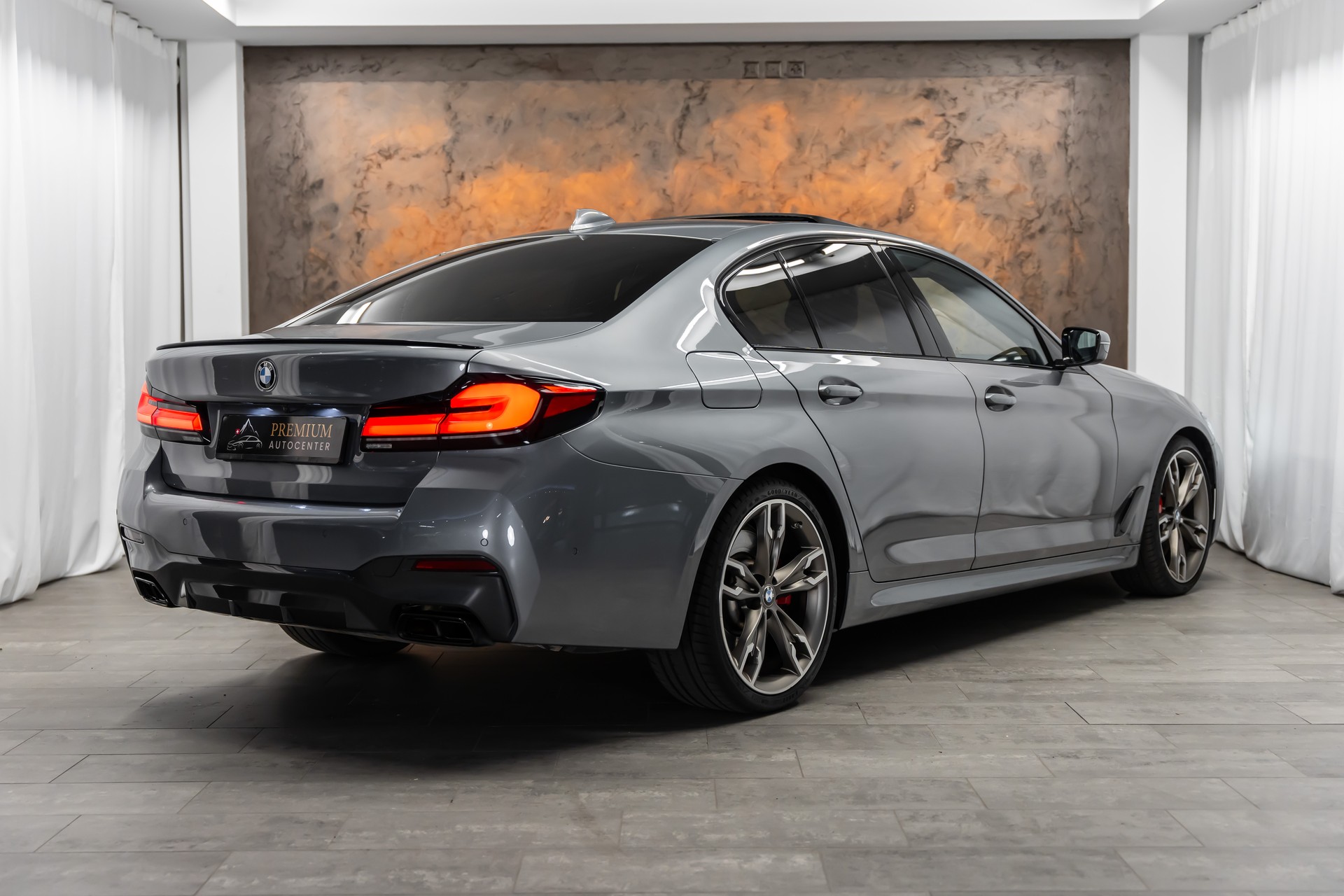 BMW M550i xDrive M Sport Pro Steptronic *M-Performance*Facelift*Laser*Head-Up*Panorama*-image-4
