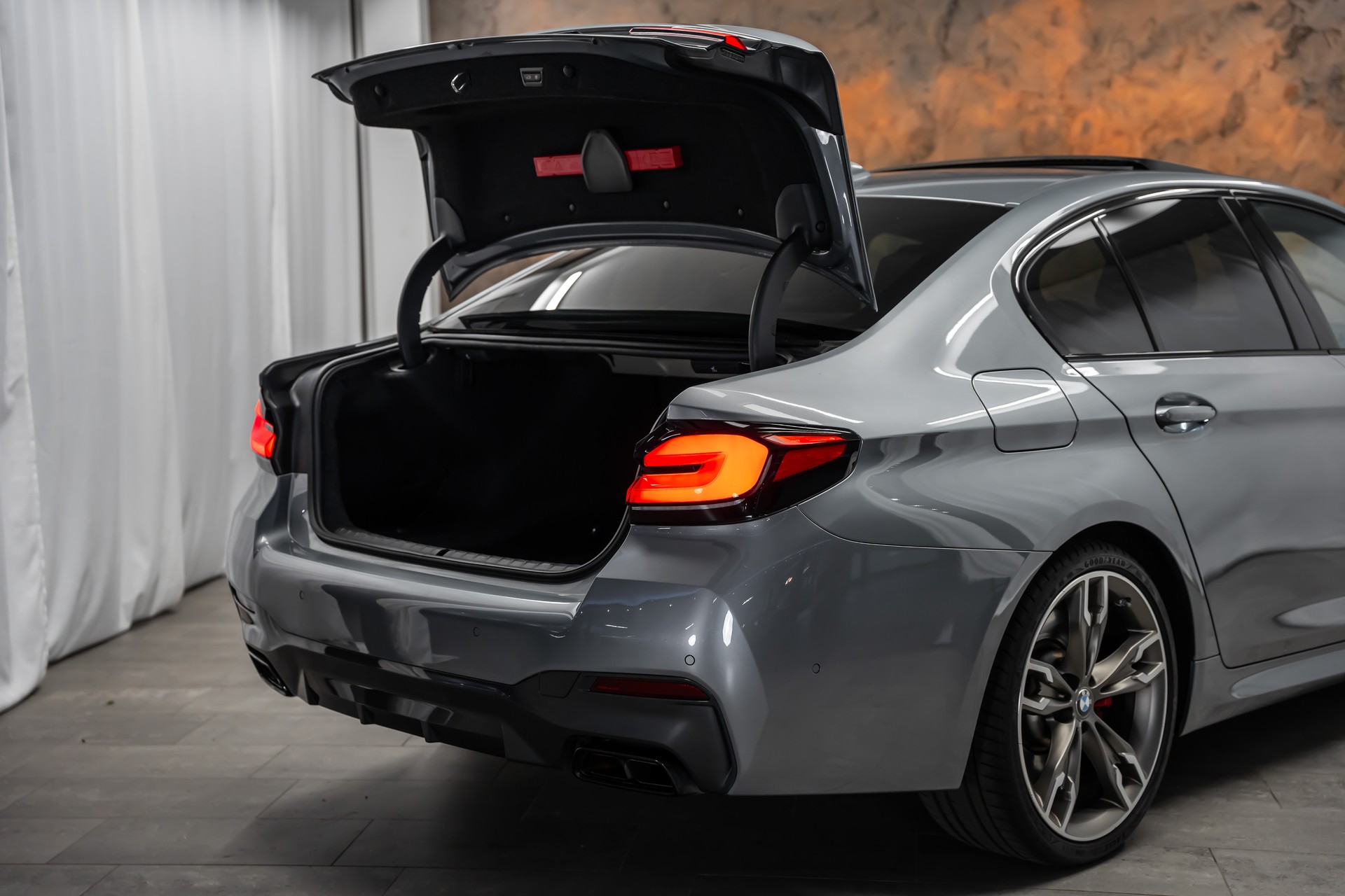 BMW M550i xDrive M Sport Pro Steptronic *M-Performance*Facelift*Laser*Head-Up*Panorama*-image-6