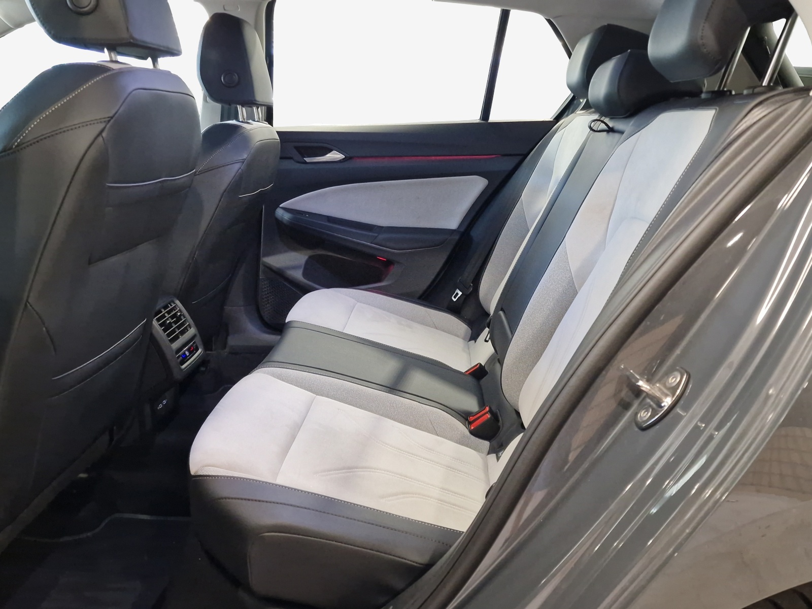 VW Golf 1.5 e TSI mHEV Style DSG-image-11