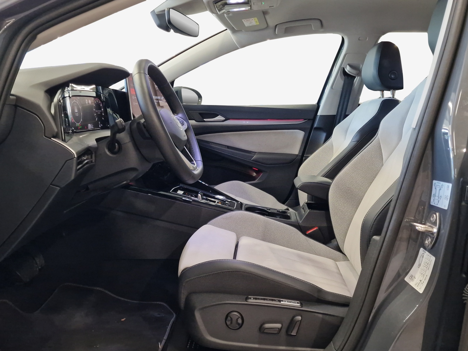 VW Golf 1.5 e TSI mHEV Style DSG-image-7
