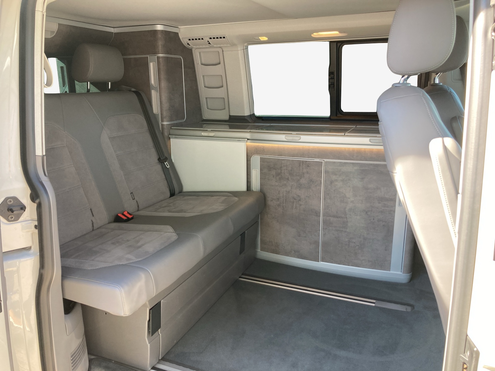 VW T6.1 California 2.0 Bi-TDI Ocean Liberty 4Motion DSG-image-11
