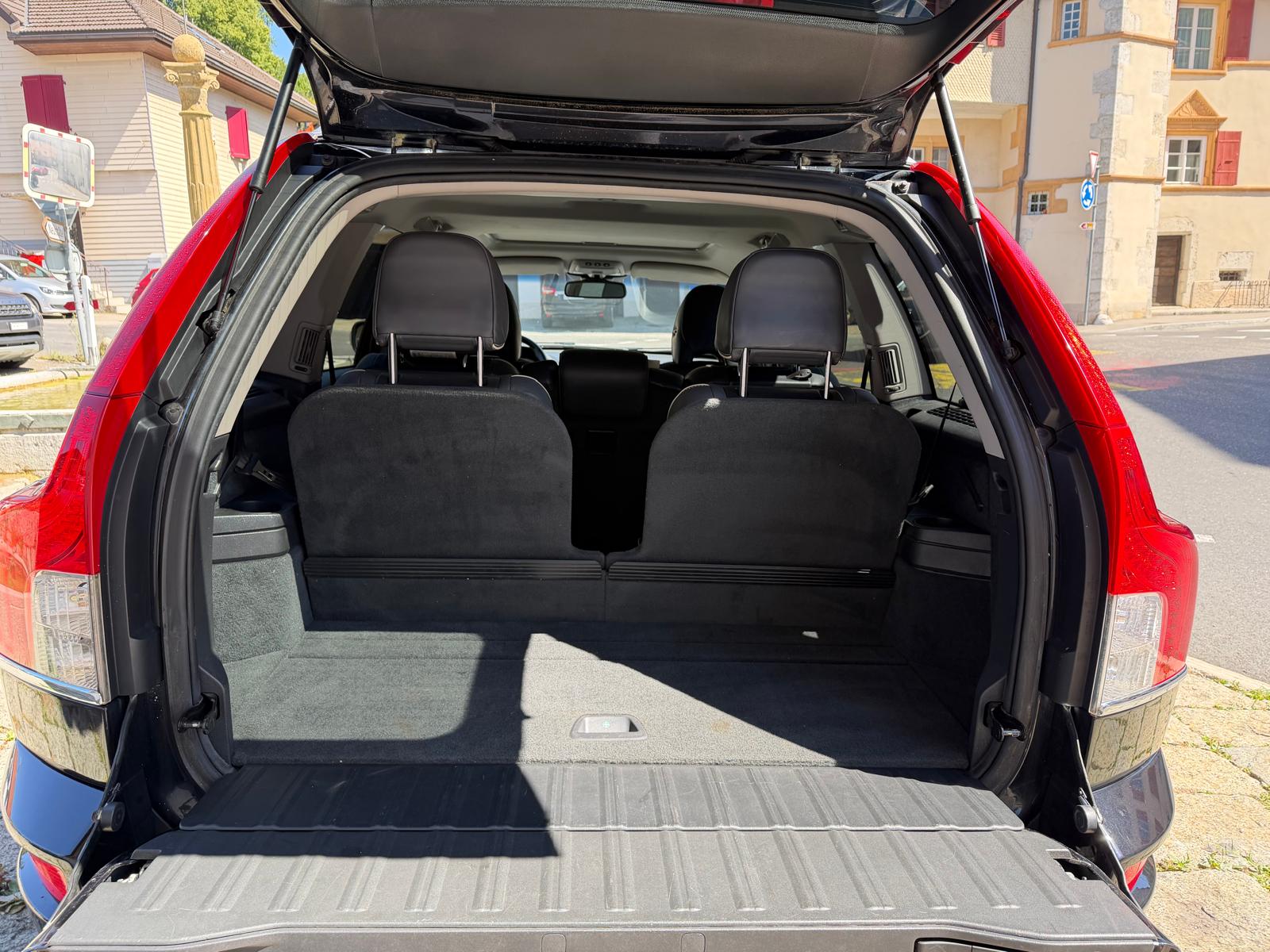 VOLVO XC90 D5 AWD Momentum Geartronic-image-13