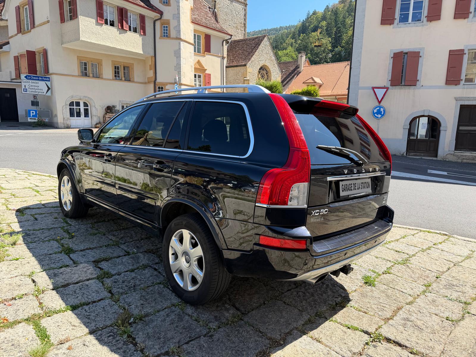 VOLVO XC90 D5 AWD Momentum Geartronic-image-5