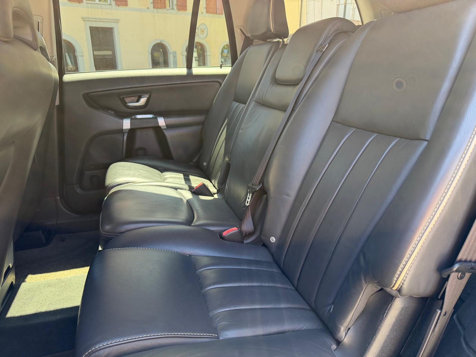 VOLVO XC90 D5 AWD Momentum Geartronic-image-11