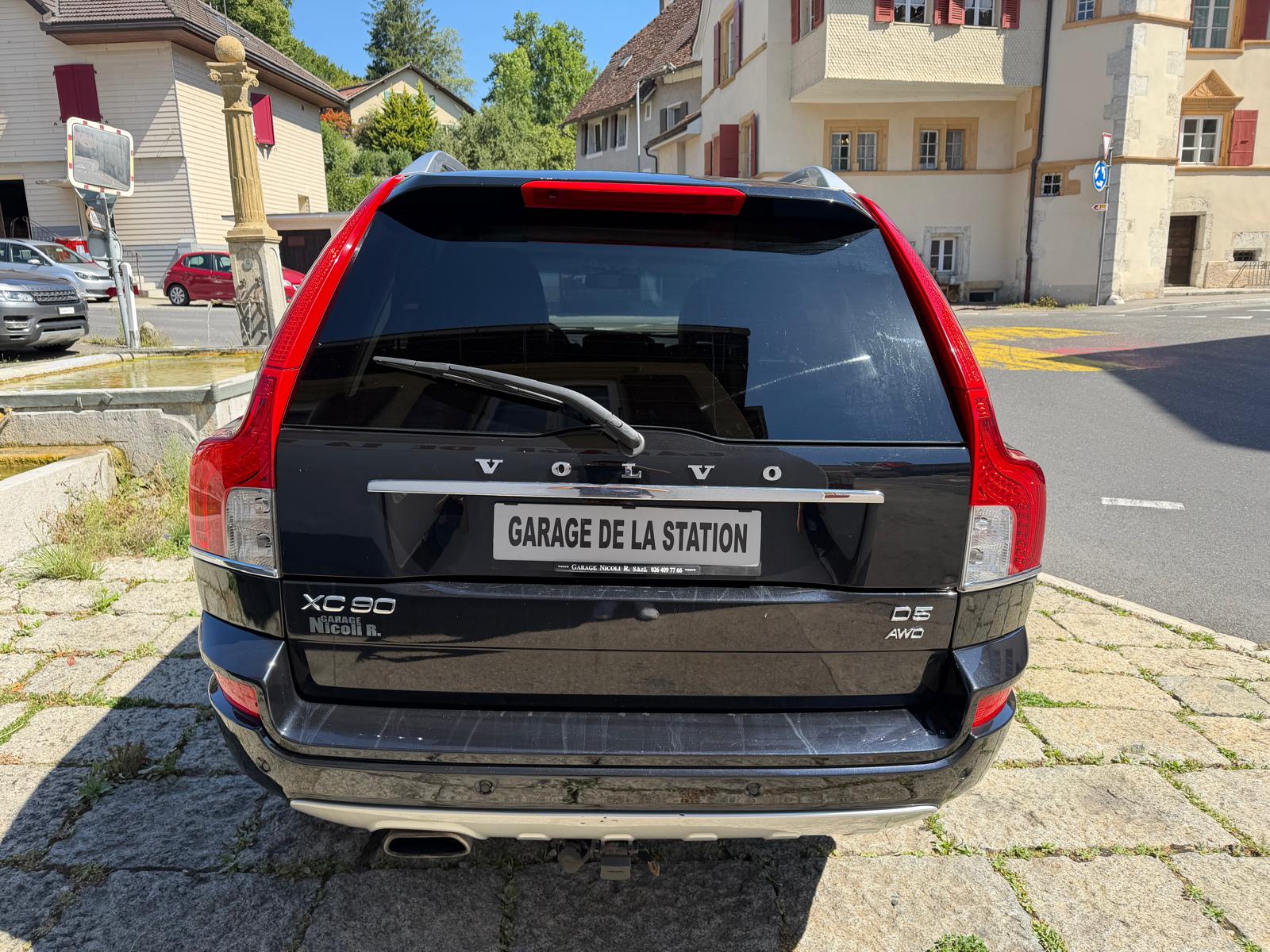 VOLVO XC90 D5 AWD Momentum Geartronic-image-4
