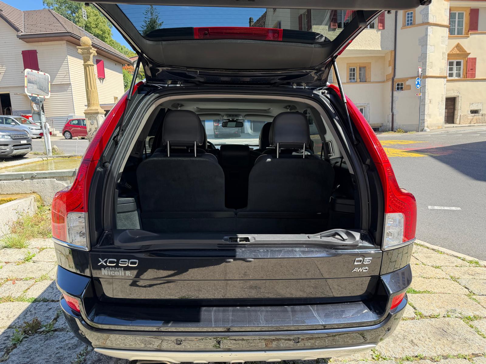 VOLVO XC90 D5 AWD Momentum Geartronic-image-14