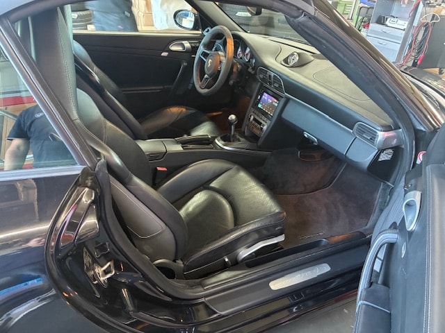 PORSCHE 911 Cabrio Carrera 4S-image-4