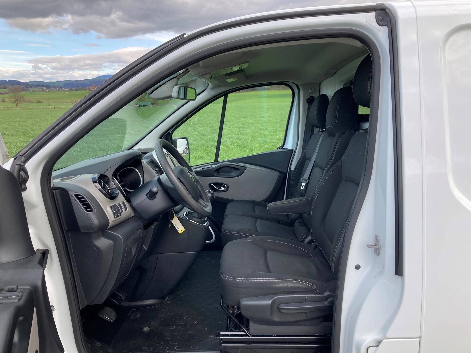 RENAULT Trafic 1.6 dCi 120 2.9t Business L1H1 **Laderampe**Nutzlast 1'700 KG**-image-9